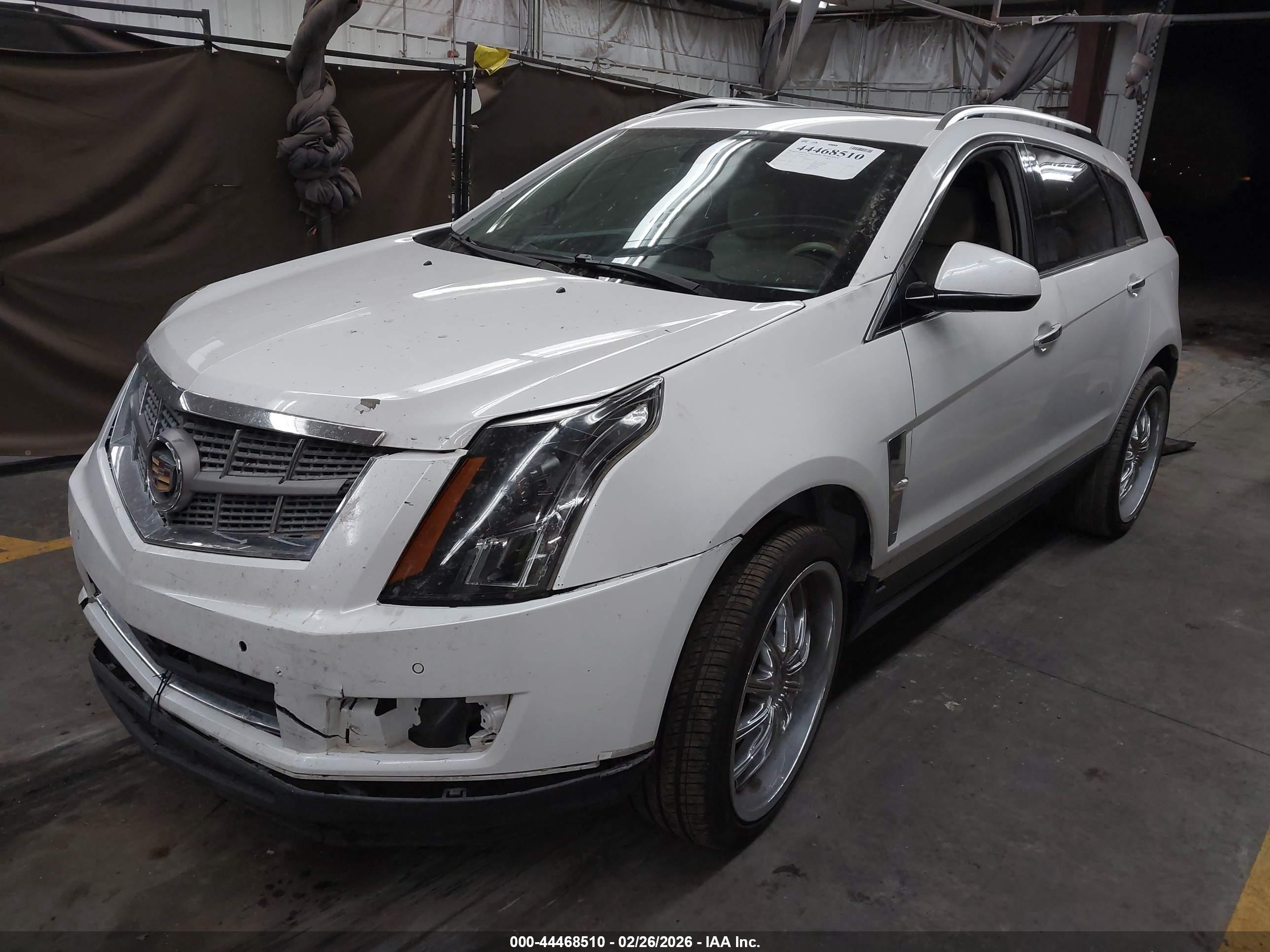 CADILLAC SRX image 2