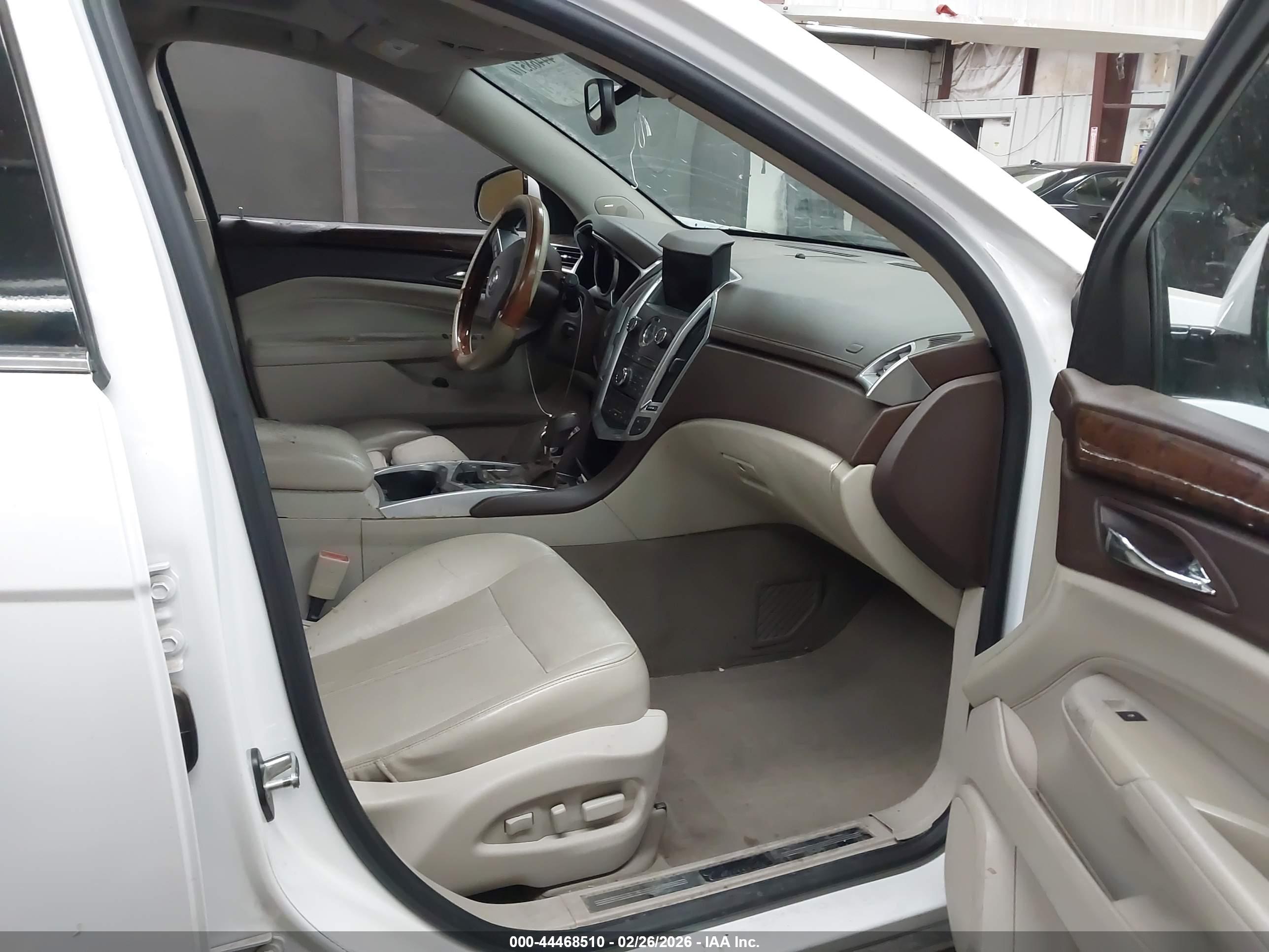 CADILLAC SRX image 5