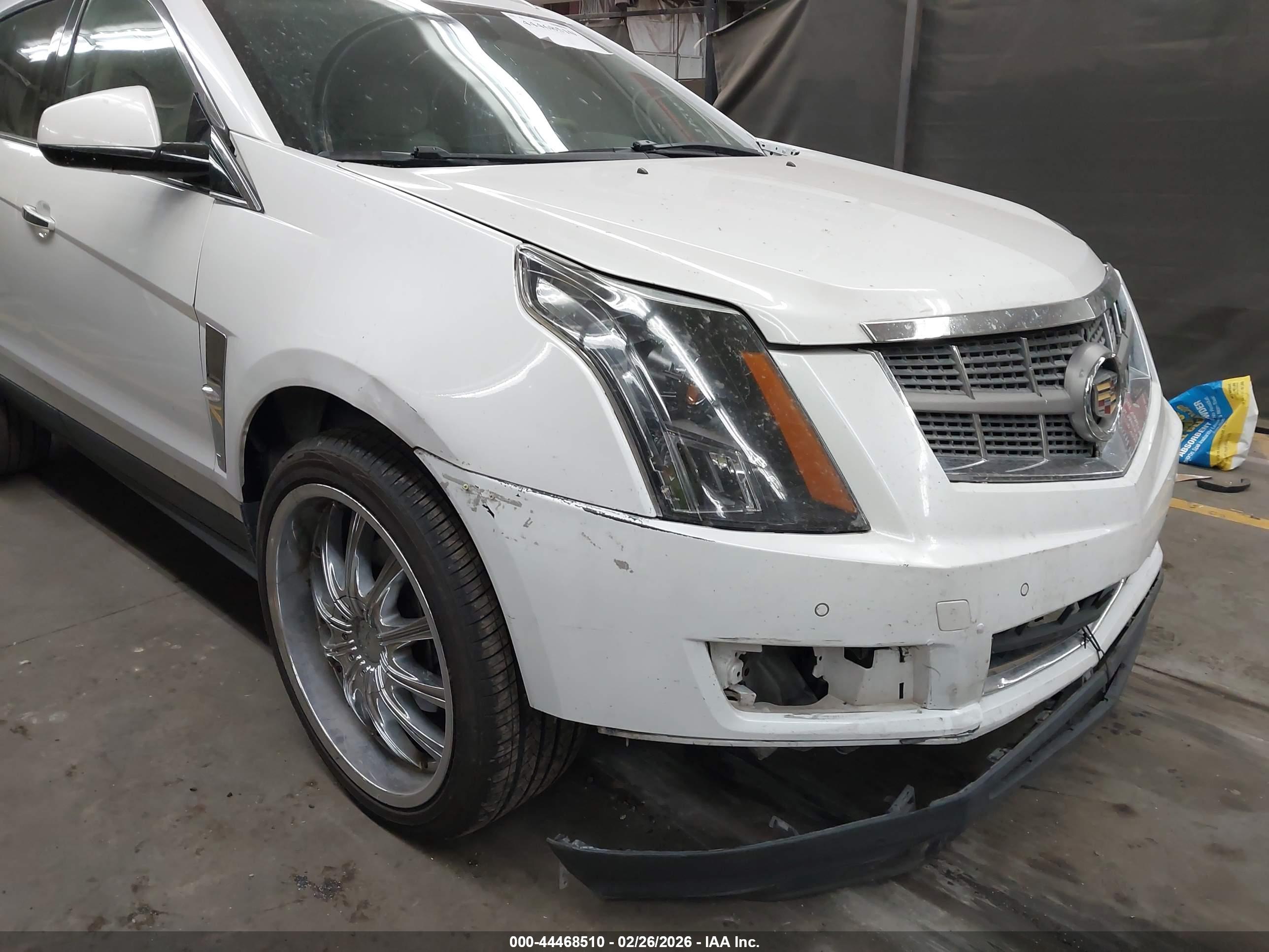 CADILLAC SRX image 6