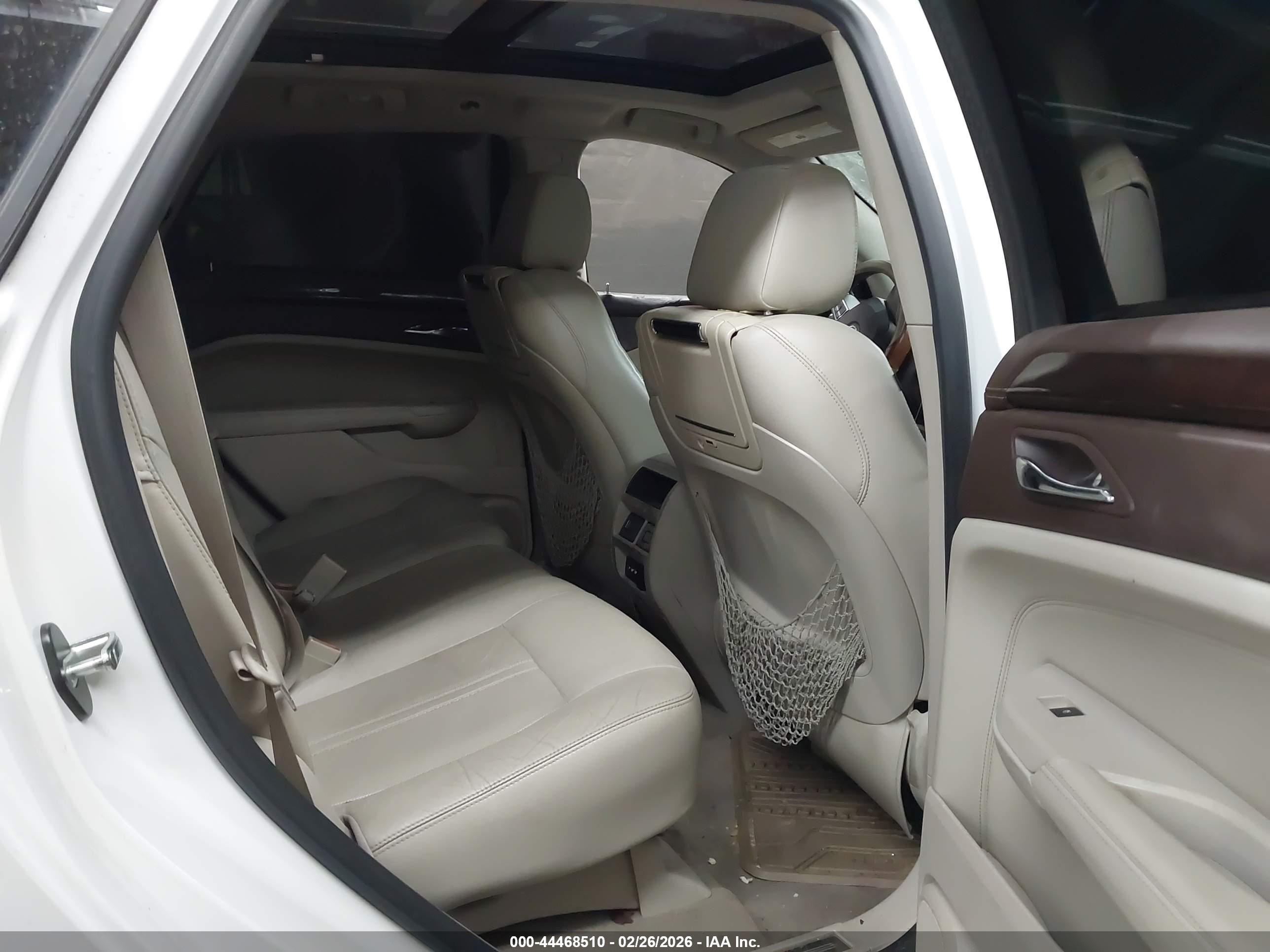 CADILLAC SRX image 8