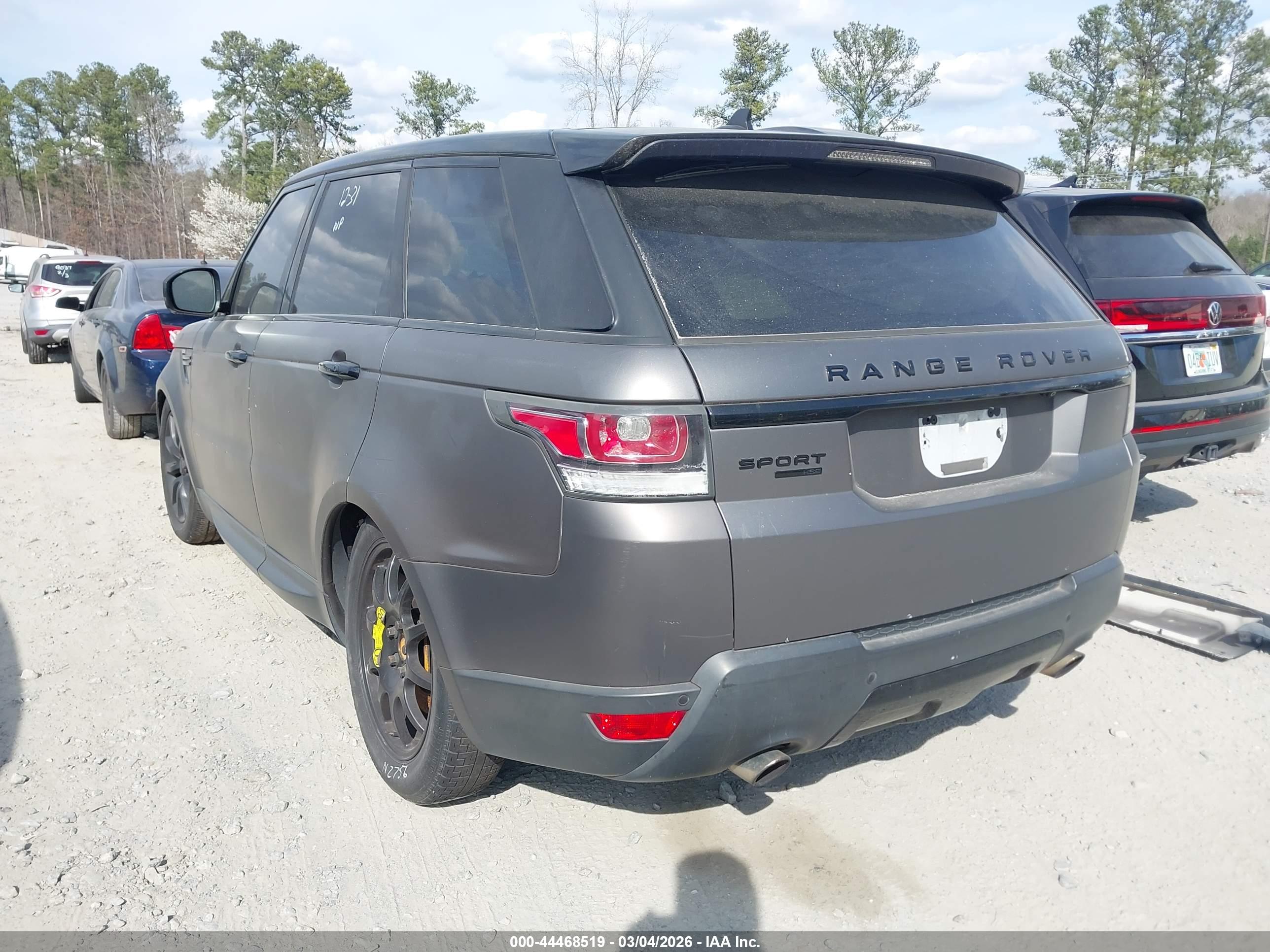 LAND ROVER image 3