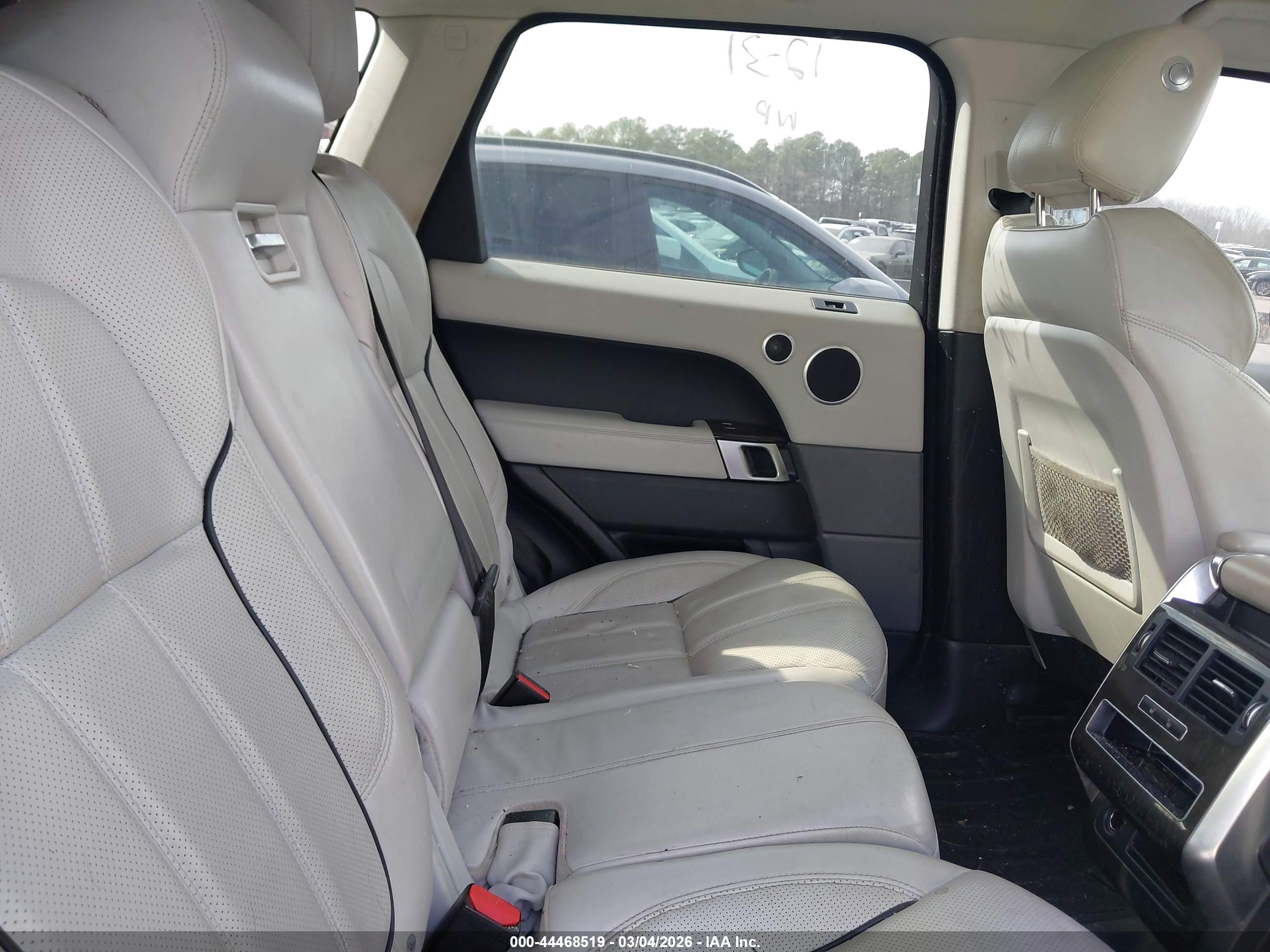 LAND ROVER image 8