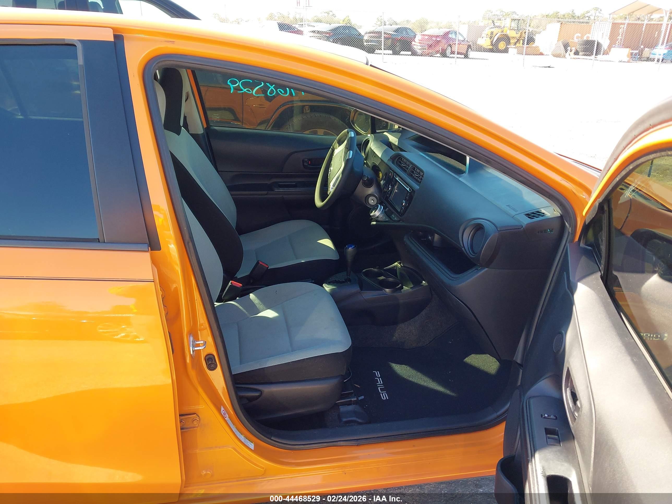 TOYOTA PRIUS image 5
