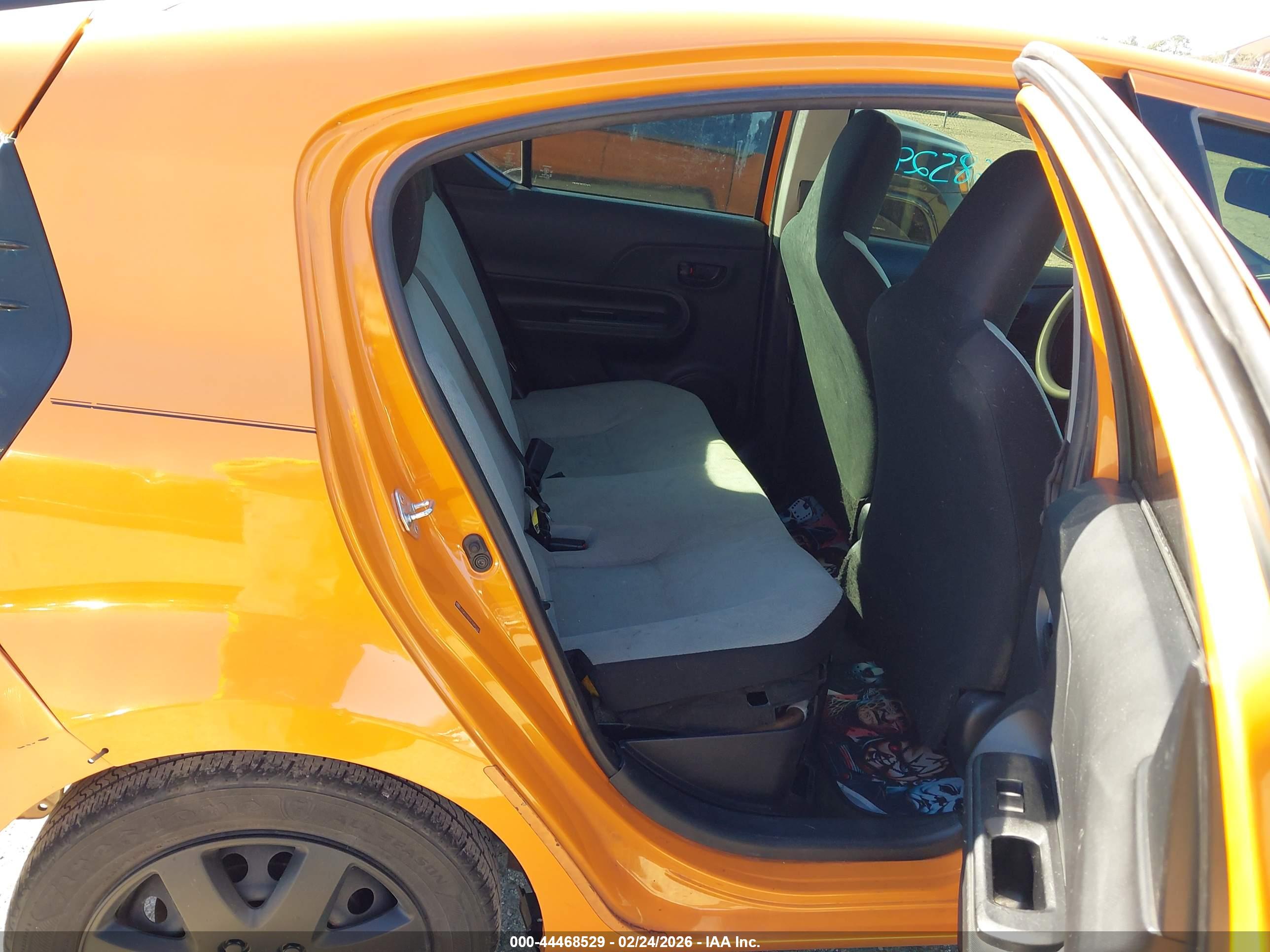TOYOTA PRIUS image 8