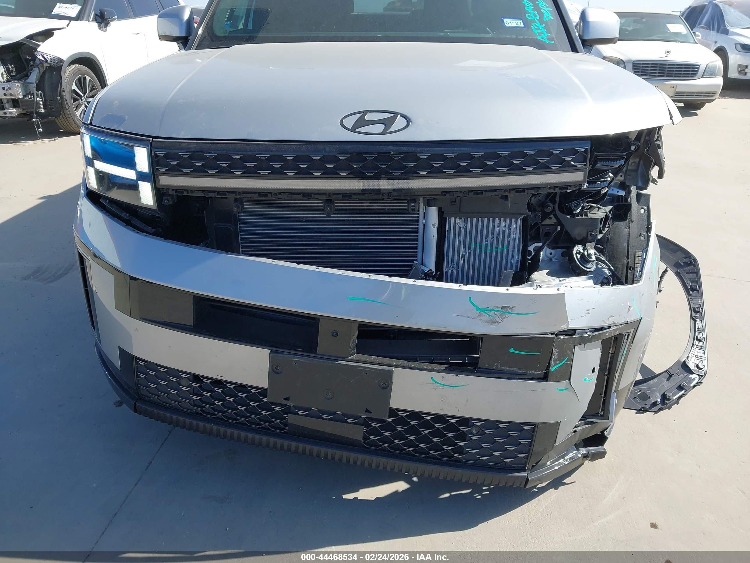 HYUNDAI SANTA image 6