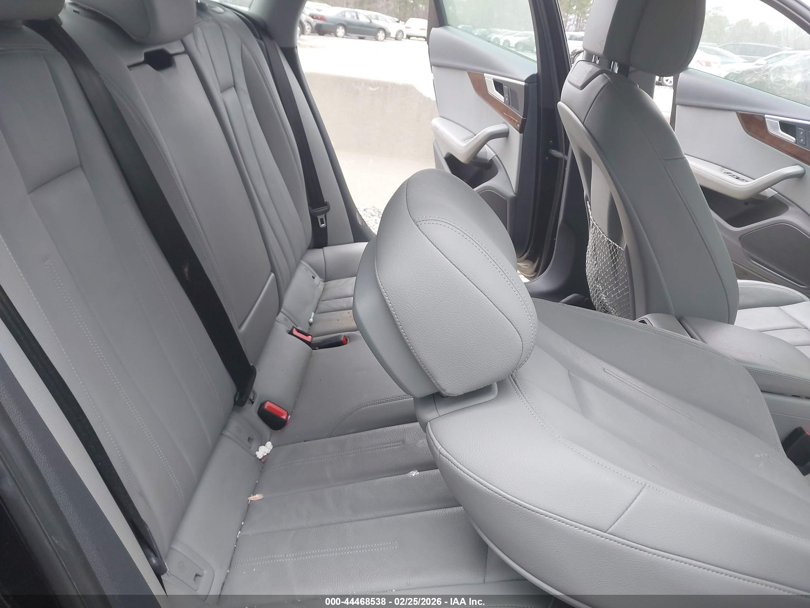 AUDI A4 image 8