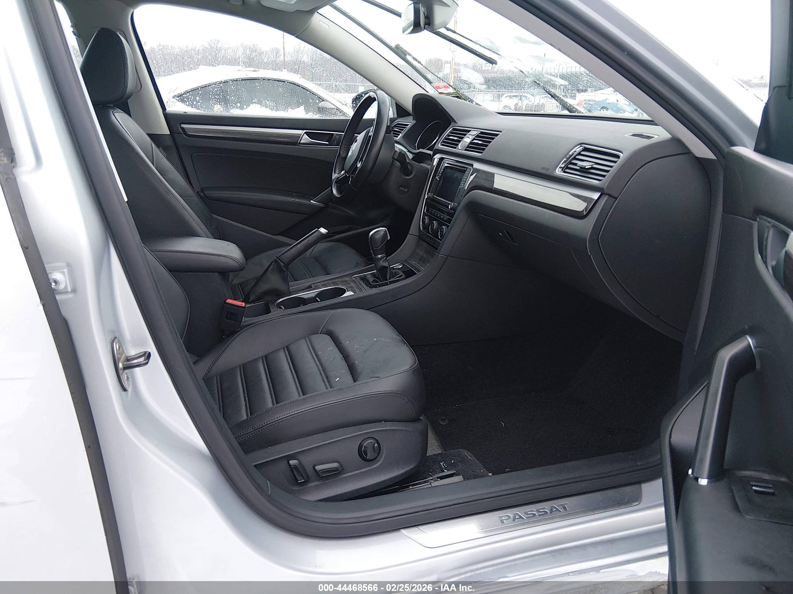 VOLKSWAGEN PASSAT image 5