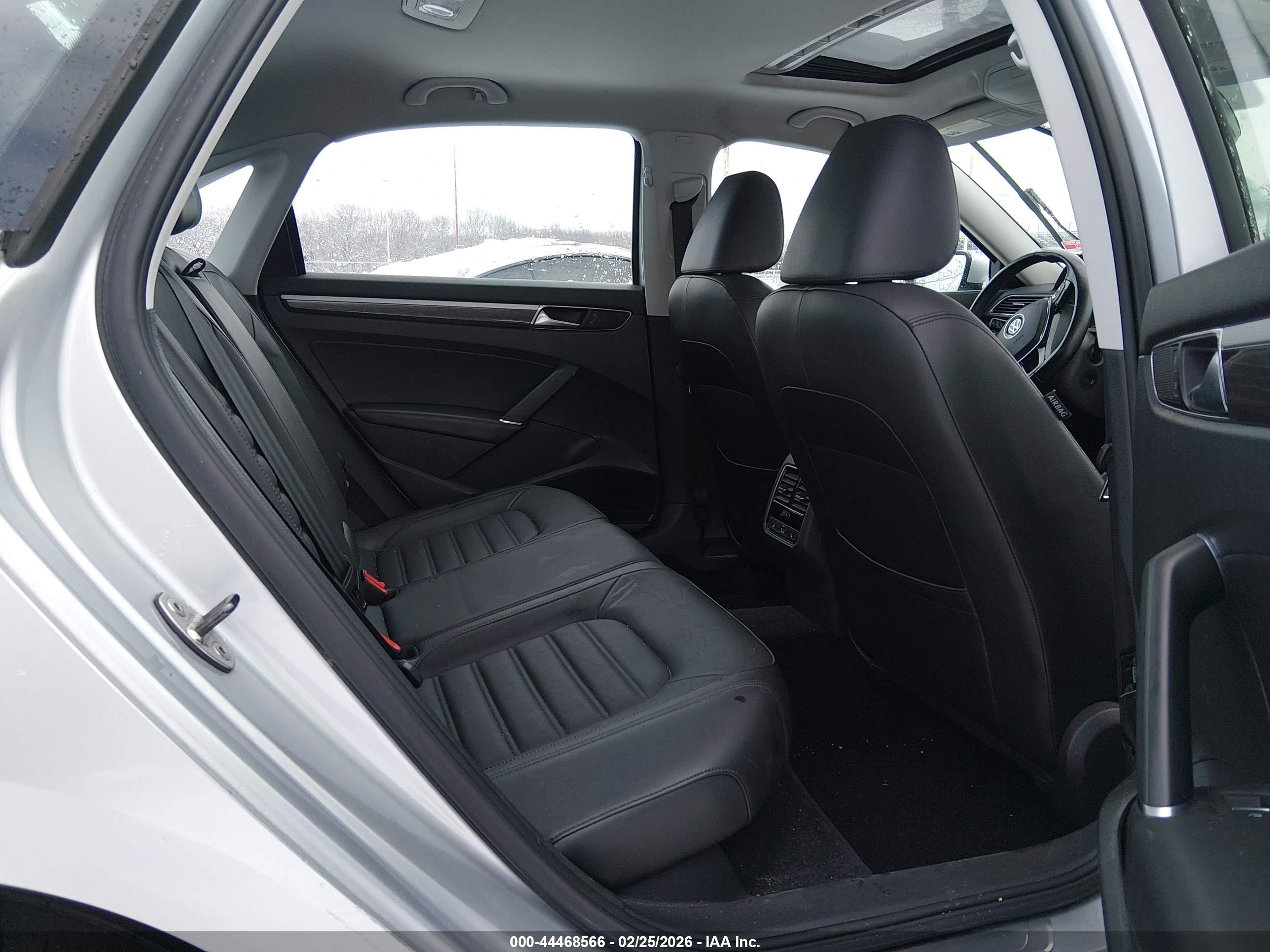 VOLKSWAGEN PASSAT image 8
