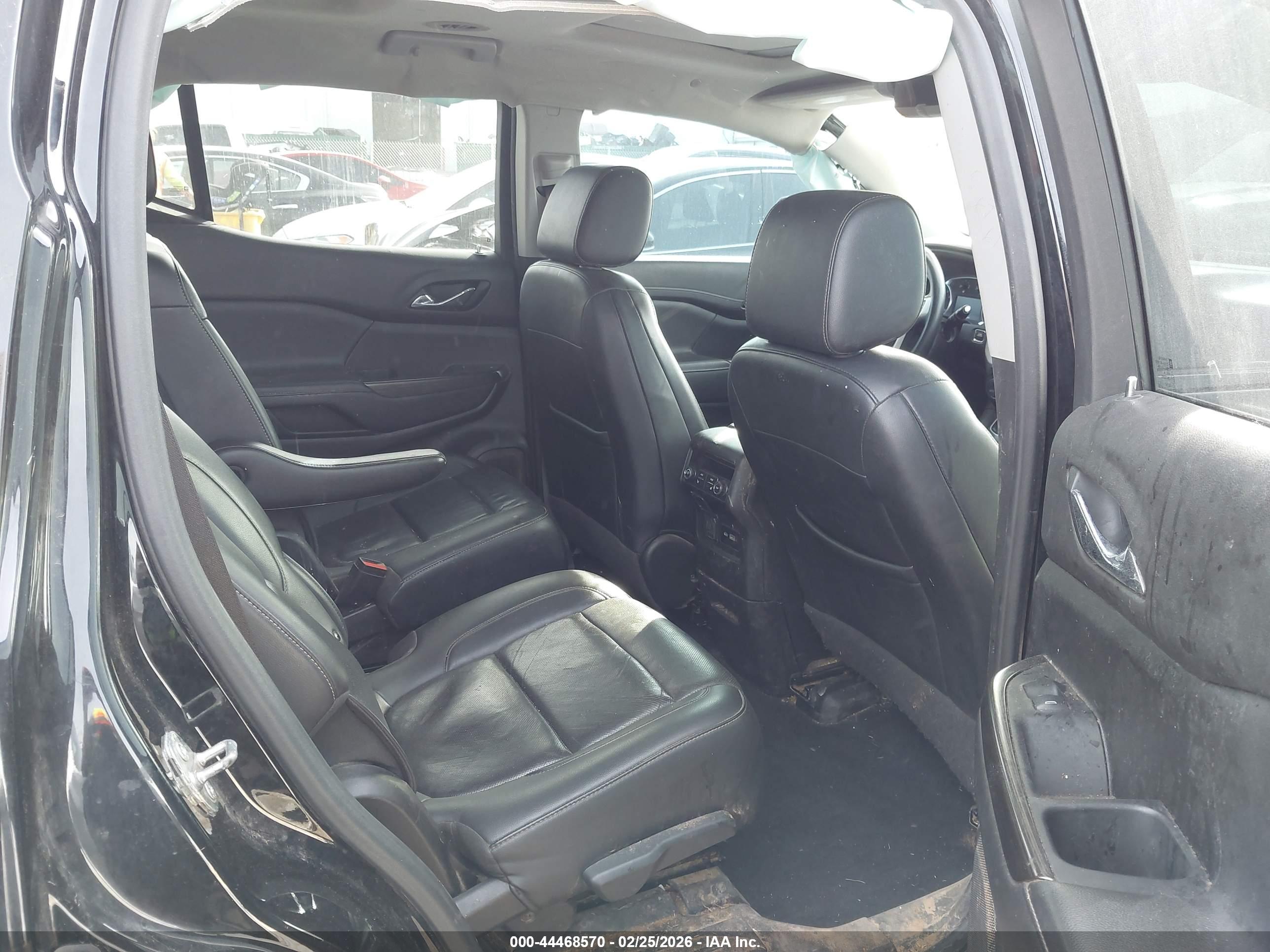 GMC ACADIA image 8