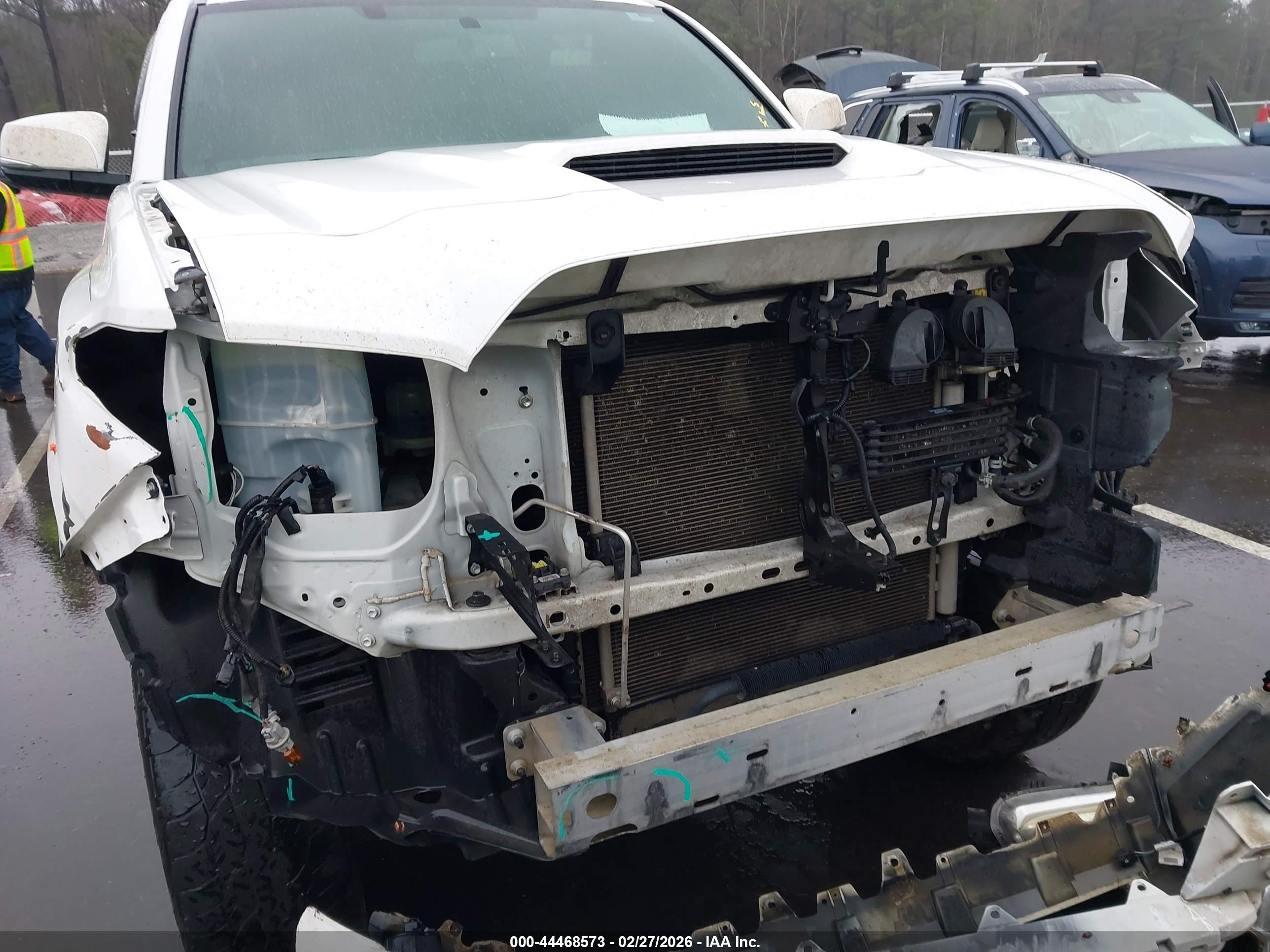 CHEVROLET COLORADO image 6