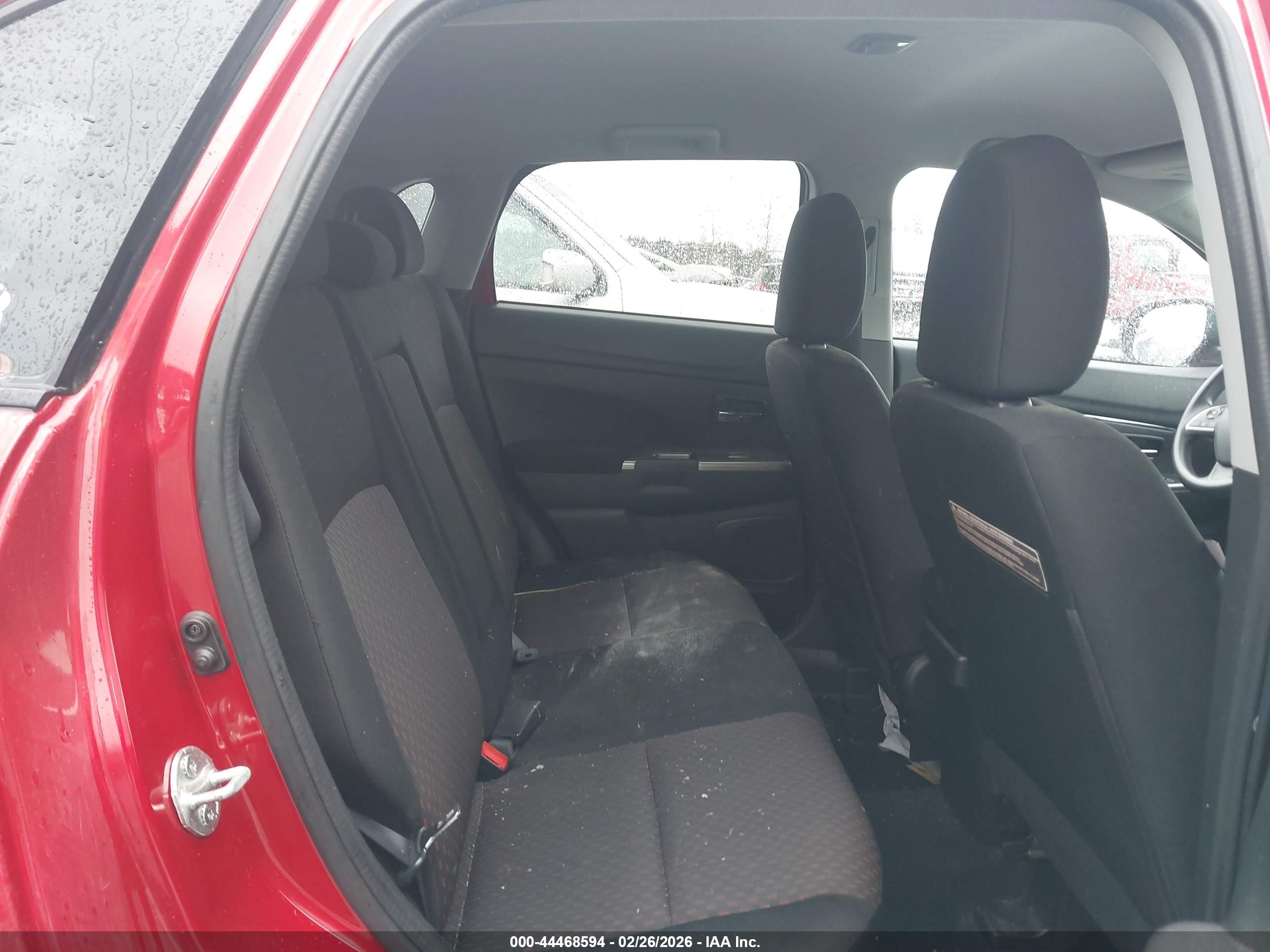 MITSUBISHI OUTLANDER image 8
