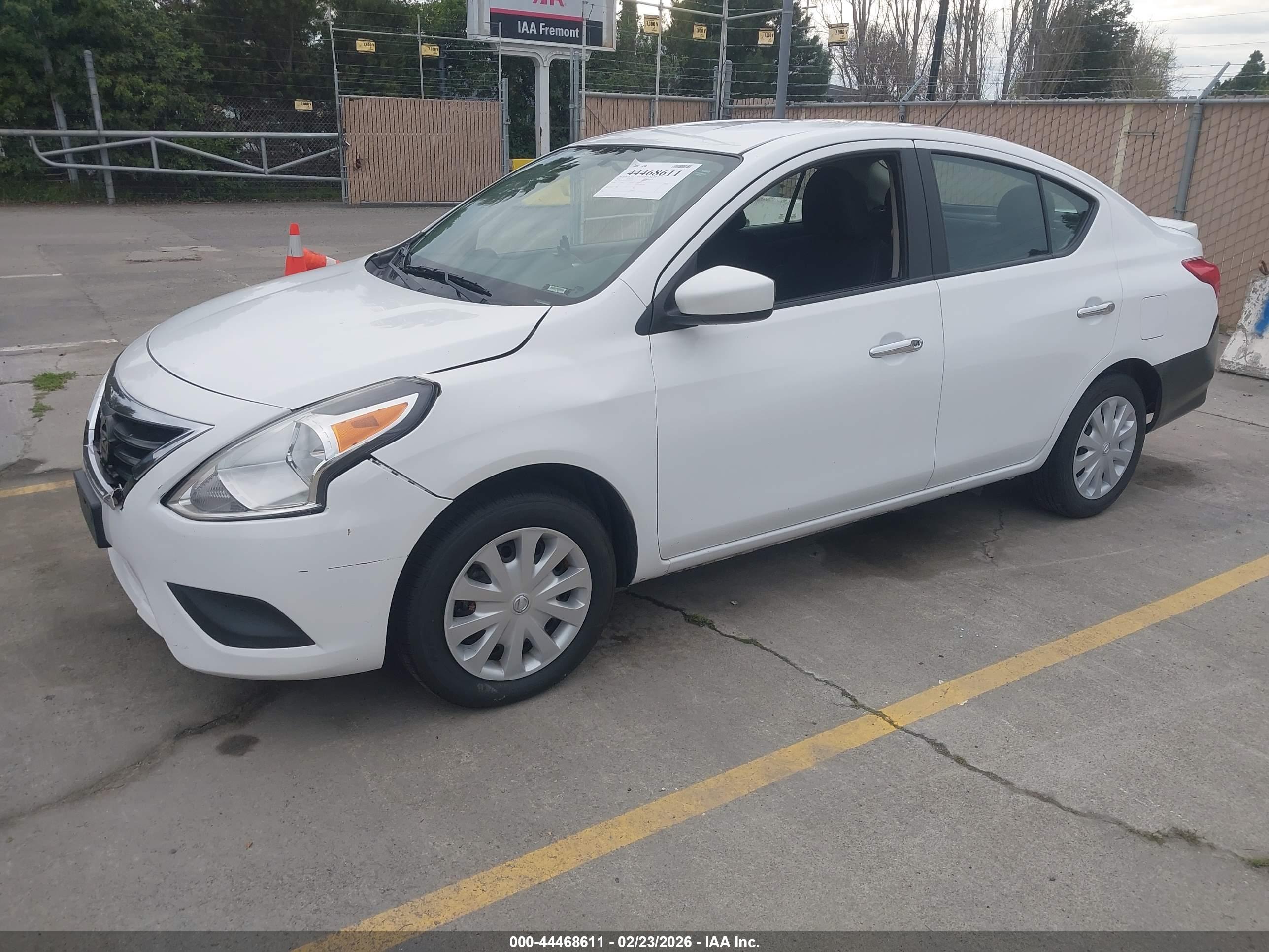 NISSAN VERSA image 2
