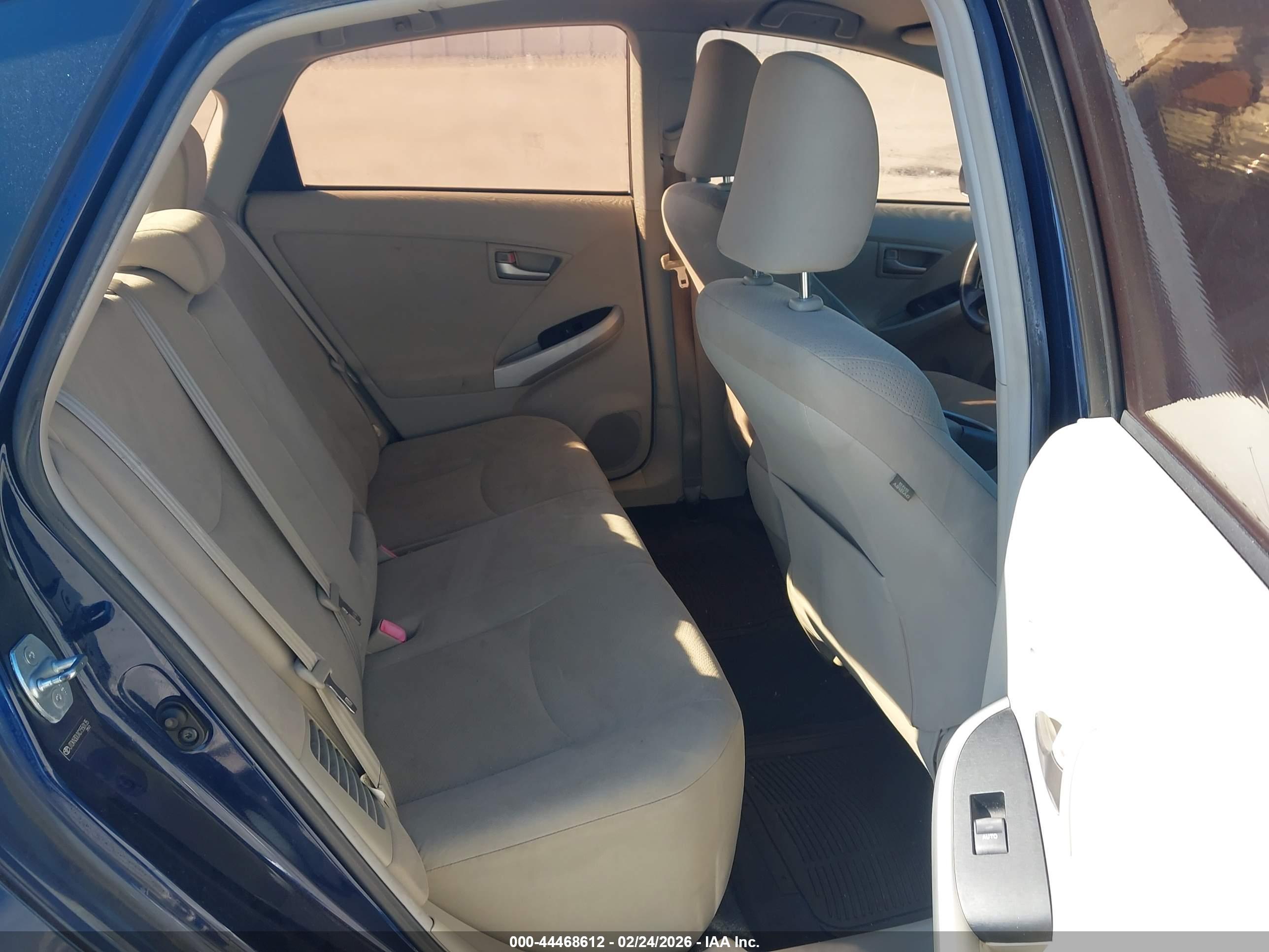 TOYOTA PRIUS image 8