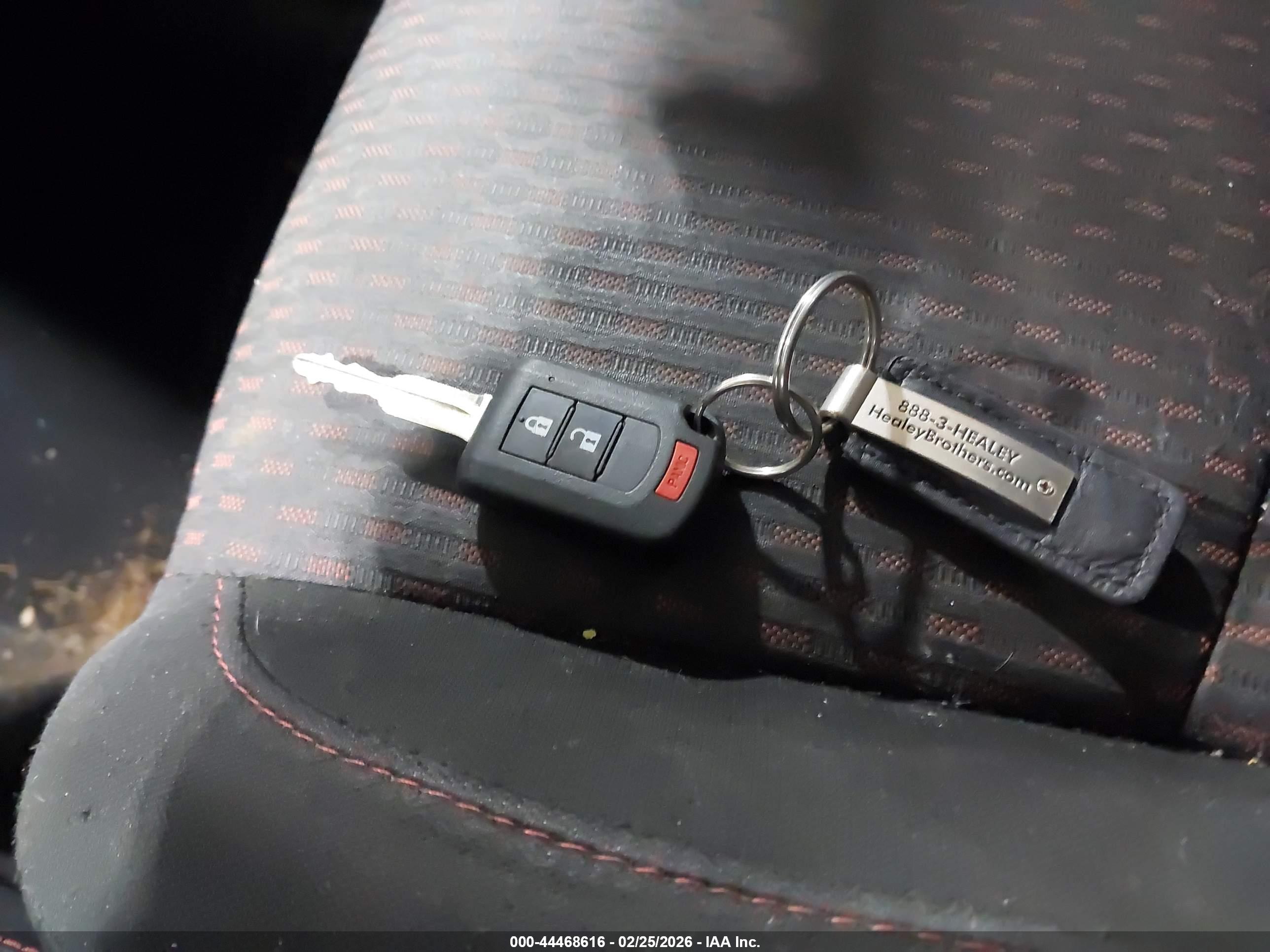 MITSUBISHI OUTLANDER image 11