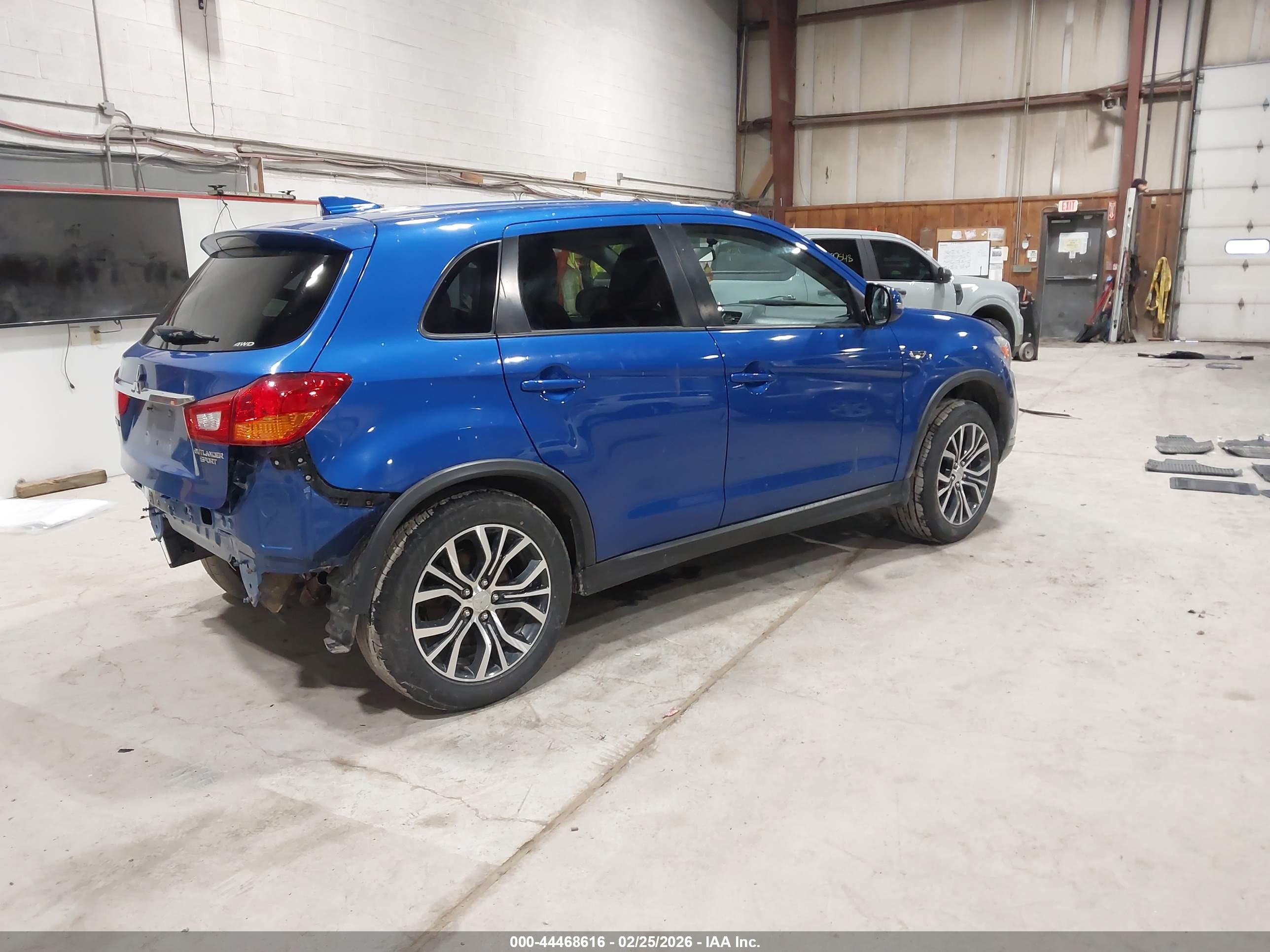 MITSUBISHI OUTLANDER image 4