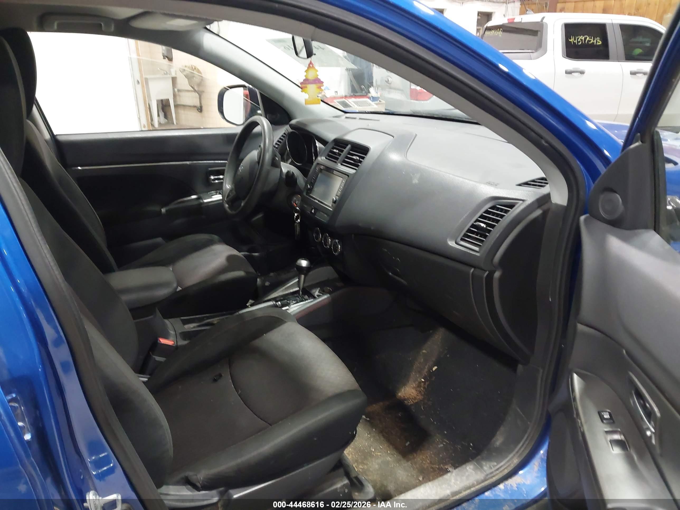 MITSUBISHI OUTLANDER image 5