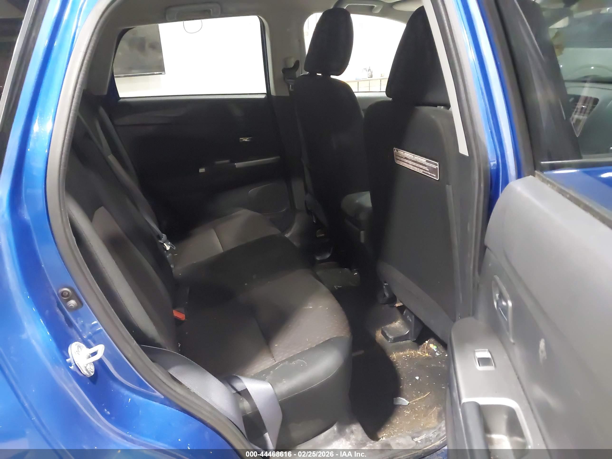 MITSUBISHI OUTLANDER image 8