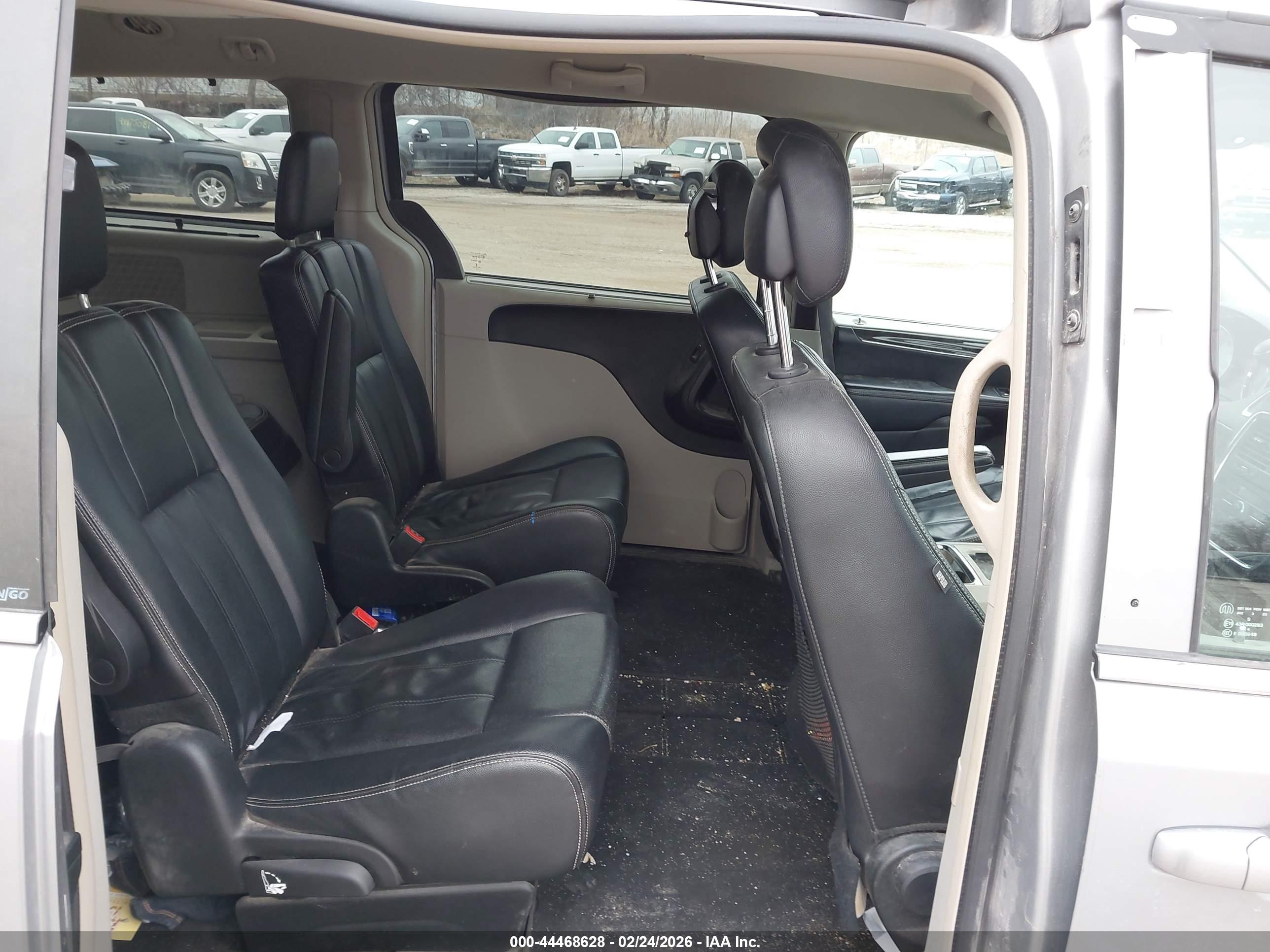 CHRYSLER TOWN image 8
