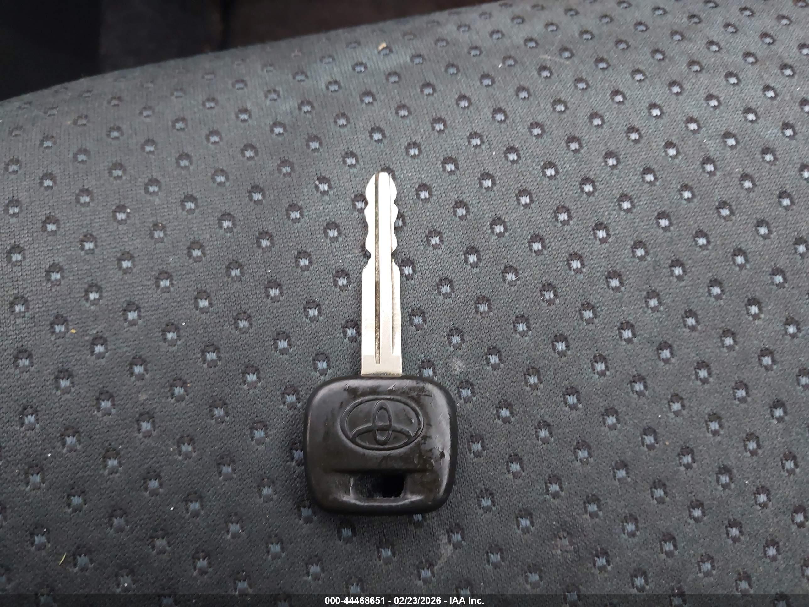 TOYOTA YARIS image 11