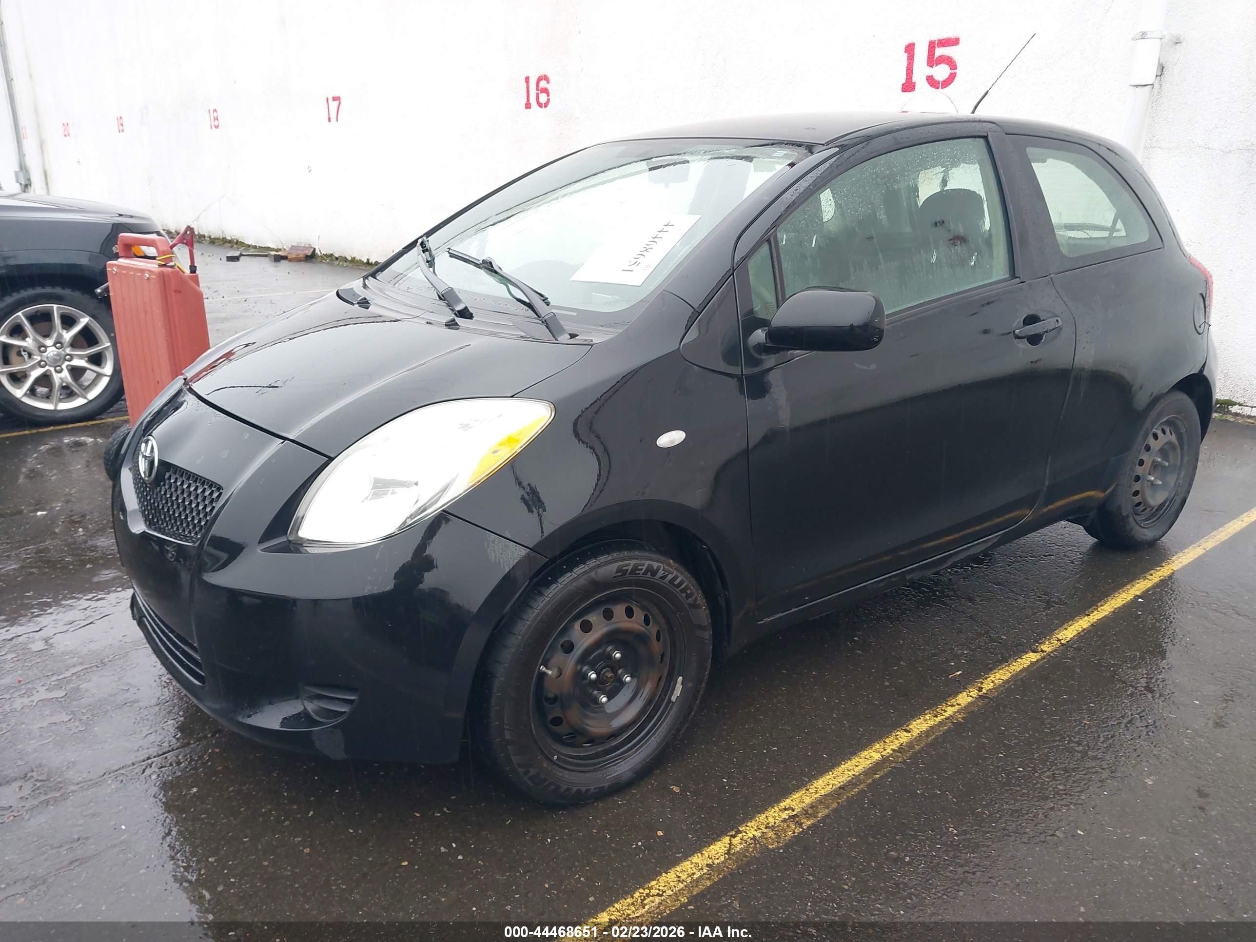 TOYOTA YARIS image 2