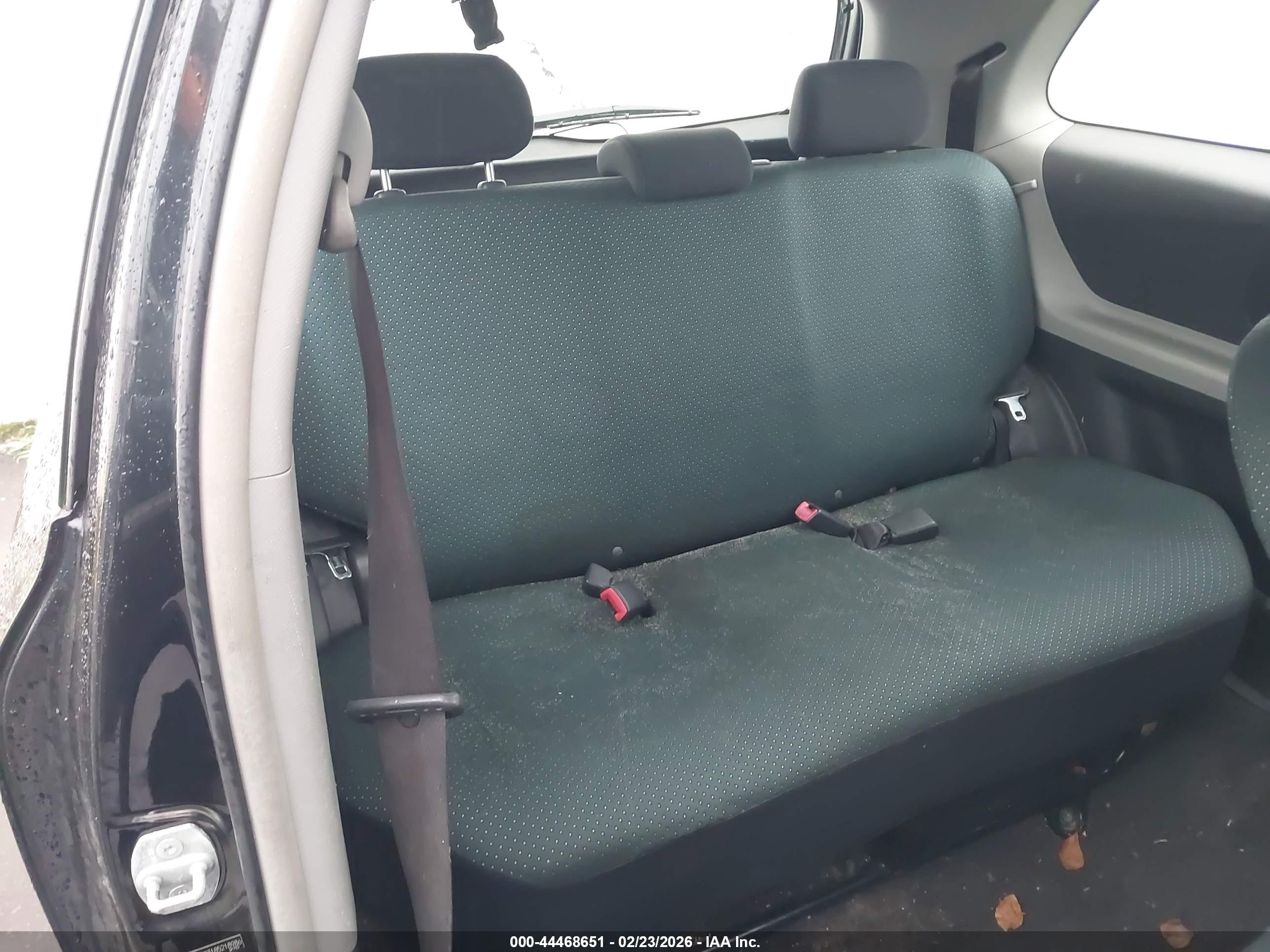 TOYOTA YARIS image 8