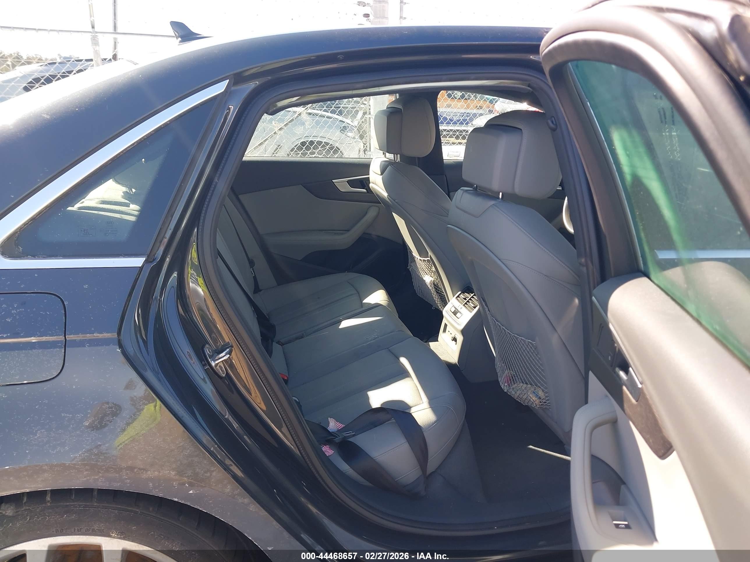AUDI A4 image 8