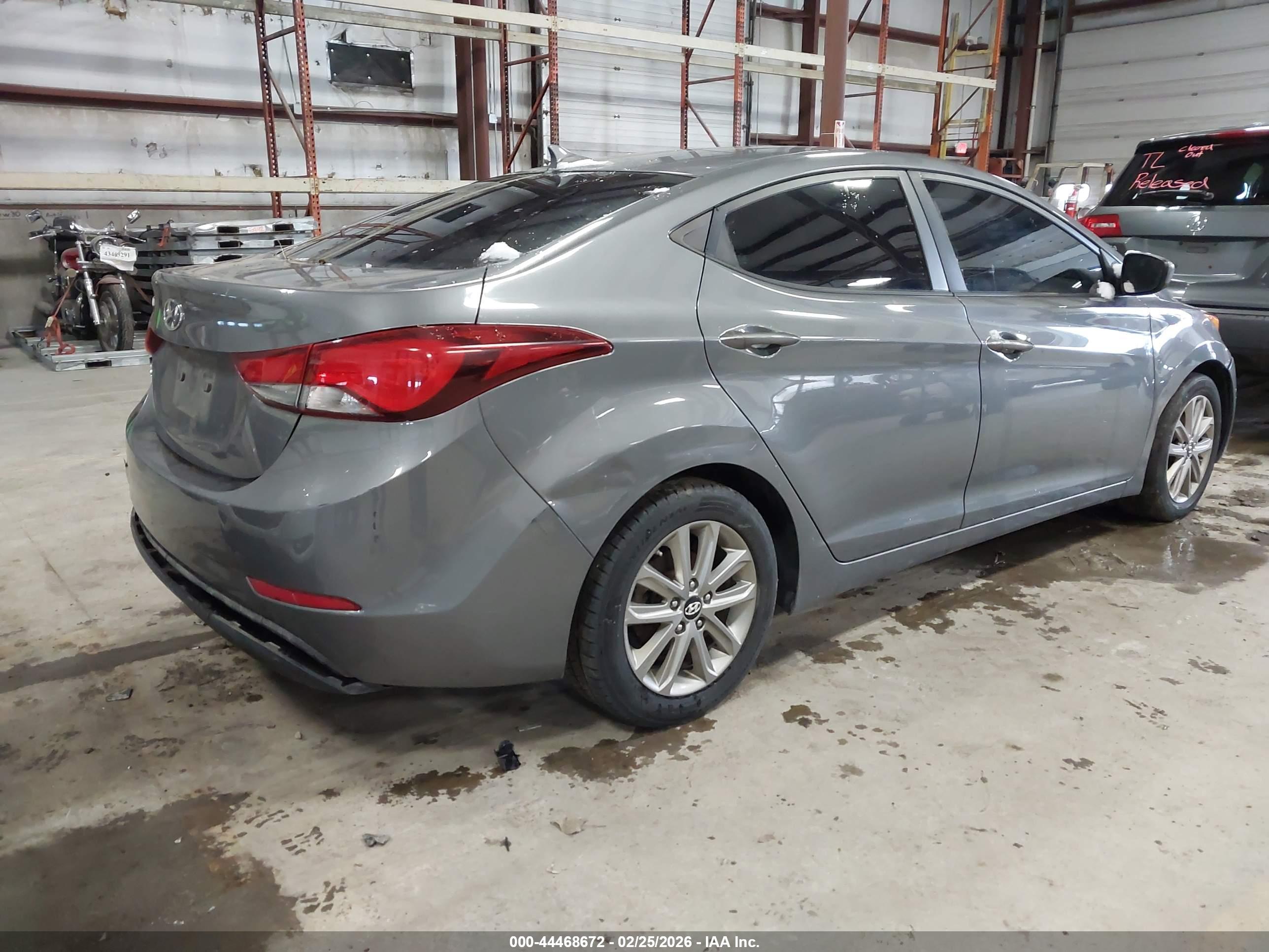 HYUNDAI ELANTRA image 4