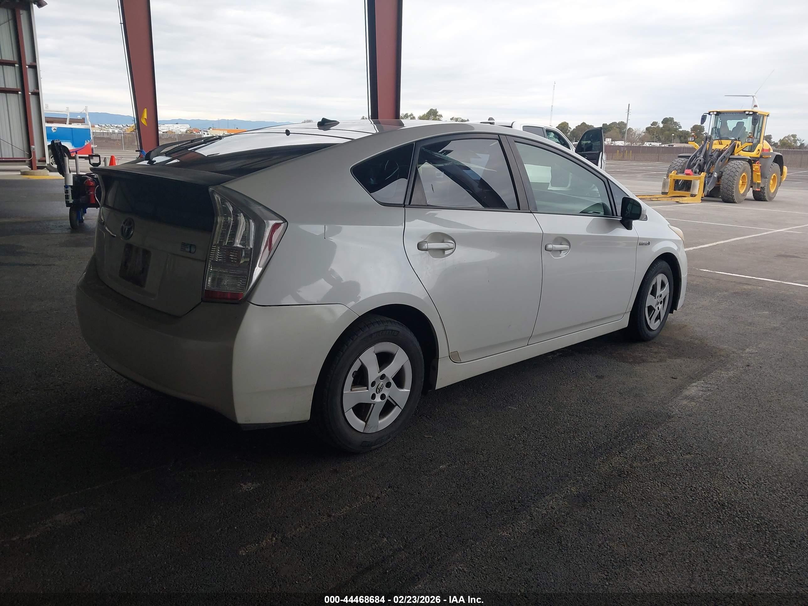 TOYOTA PRIUS image 4
