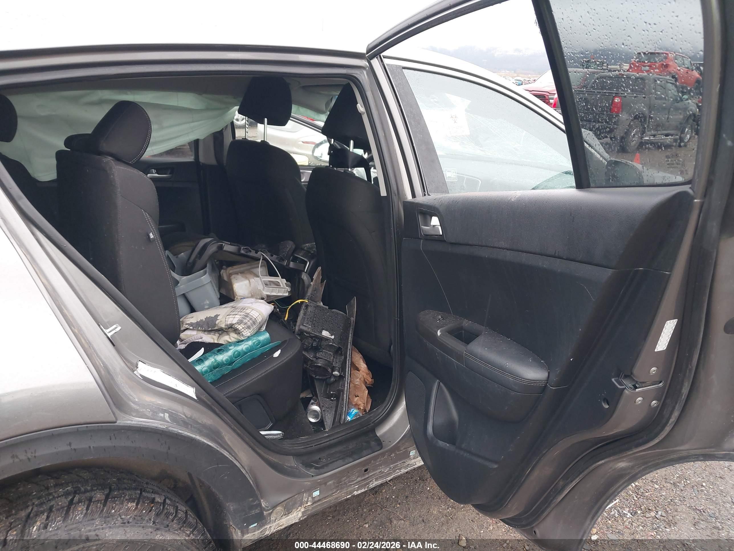 KIA SPORTAGE image 8