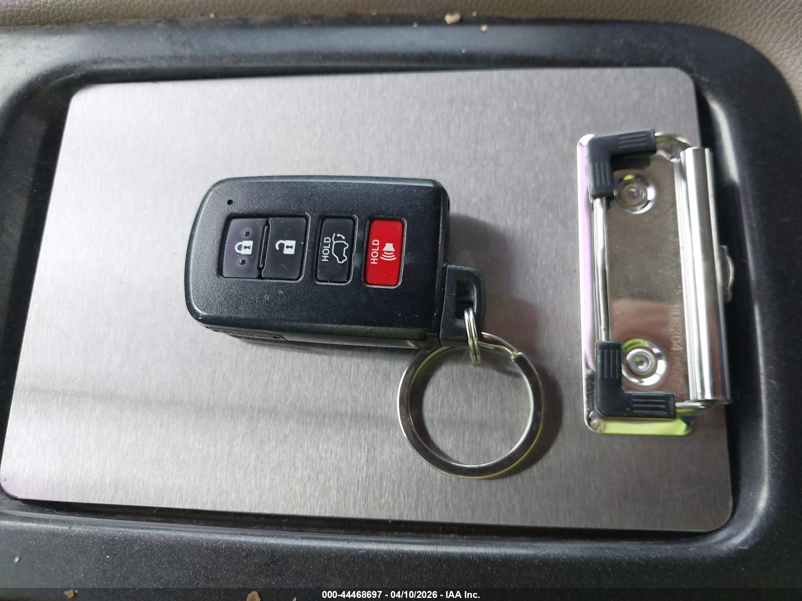 TOYOTA RAV4 image 11