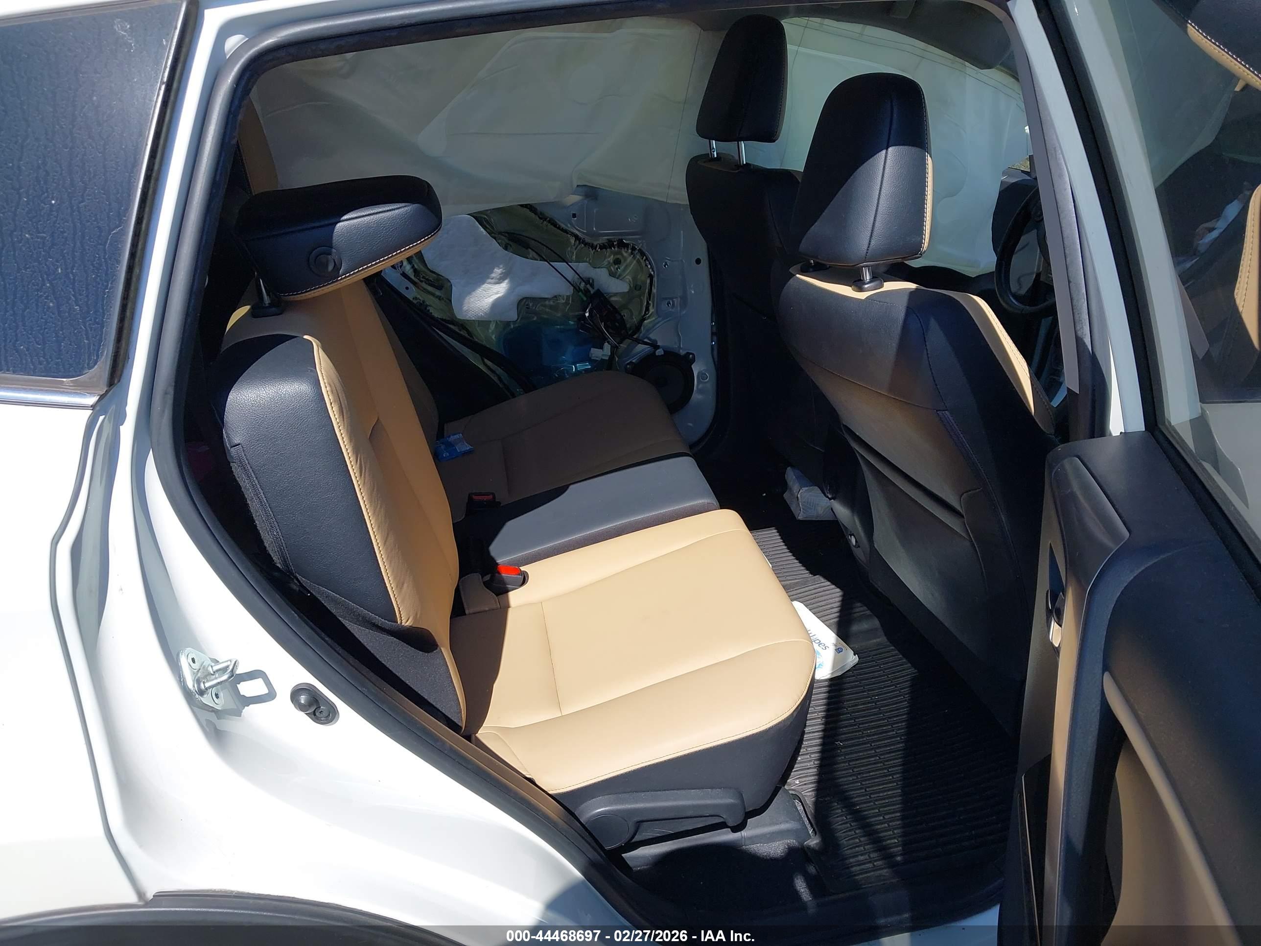 TOYOTA RAV4 image 8