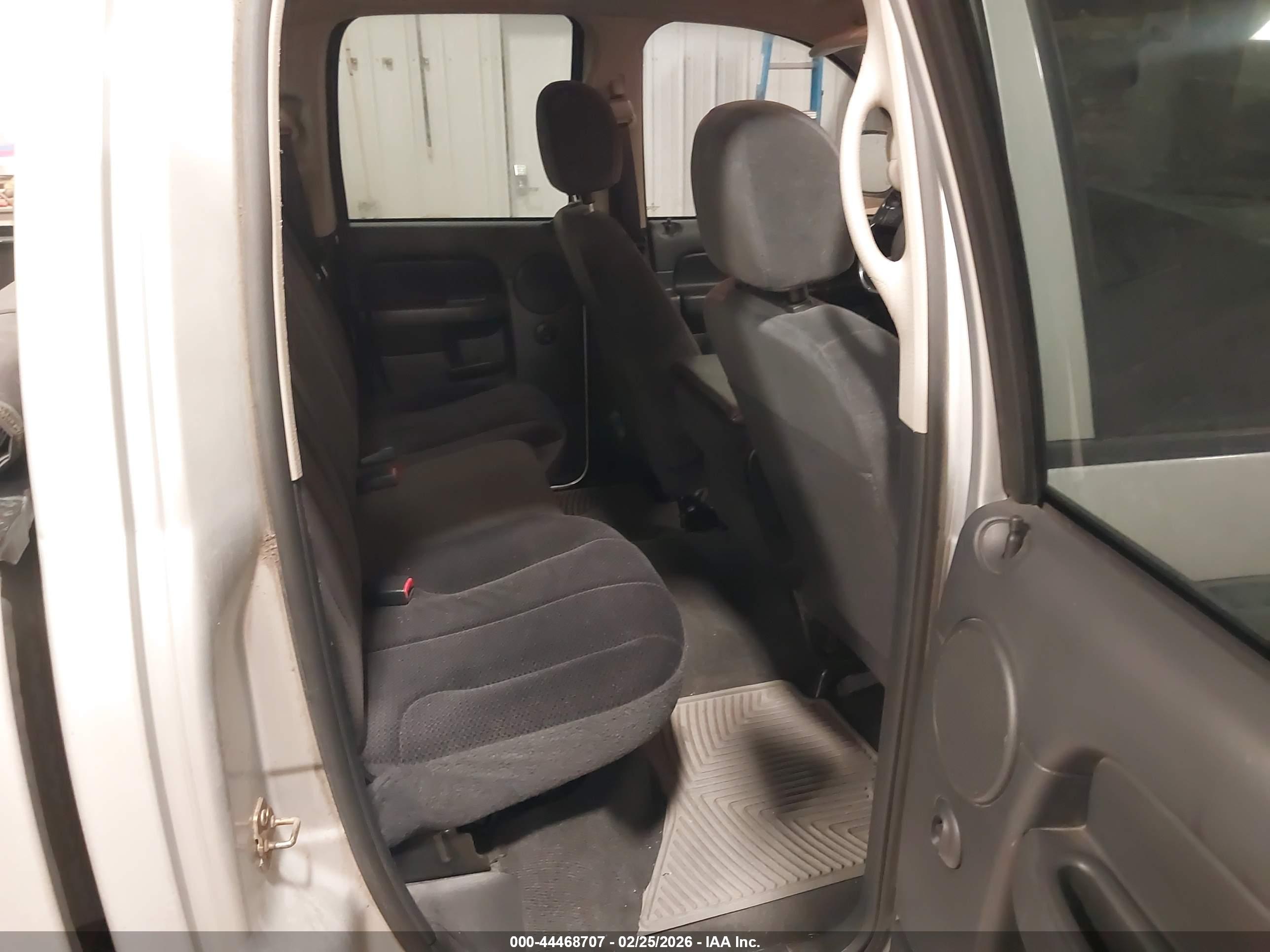 DODGE RAM image 8