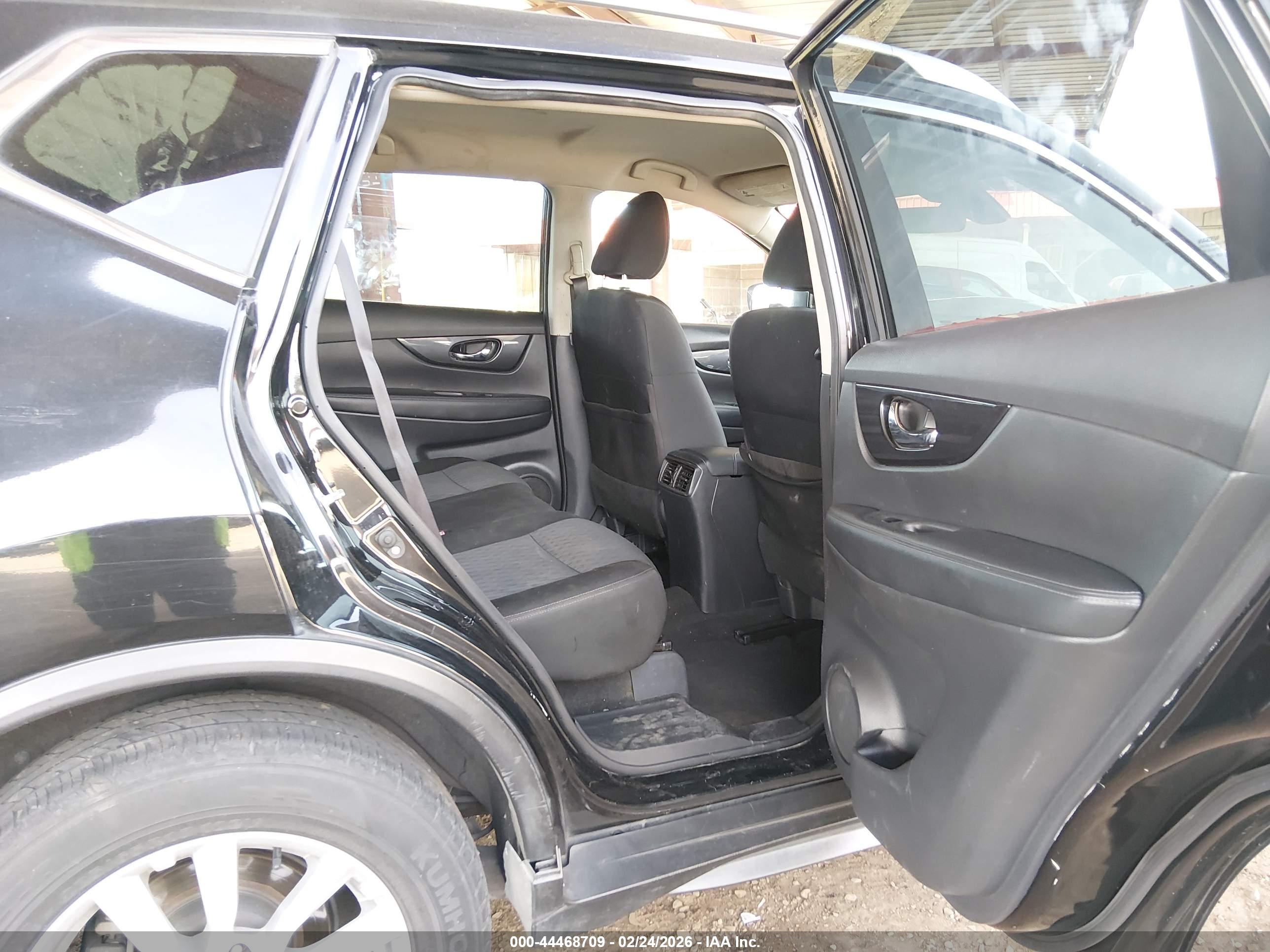 NISSAN ROGUE image 8