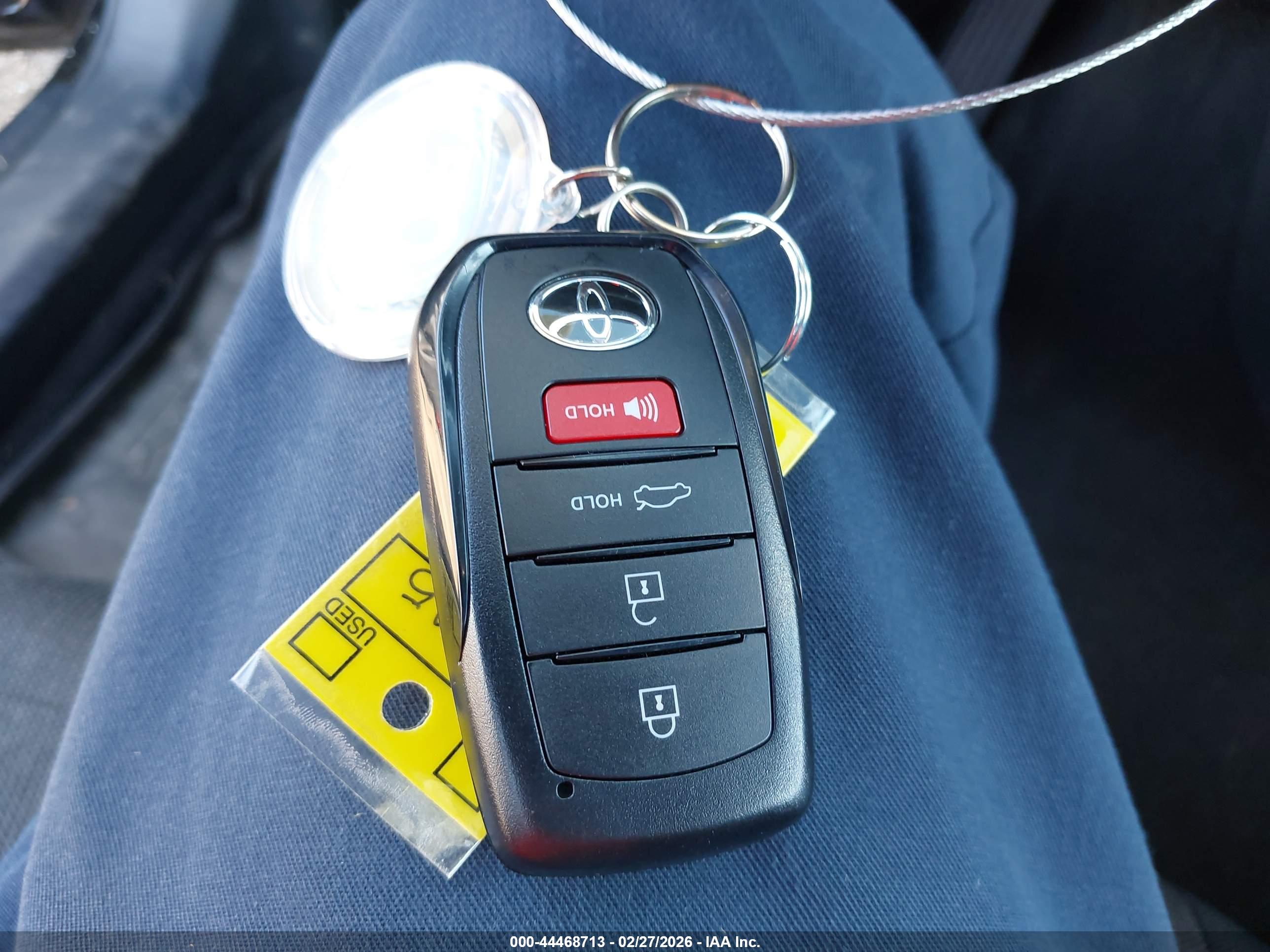 TOYOTA CAMRY image 11