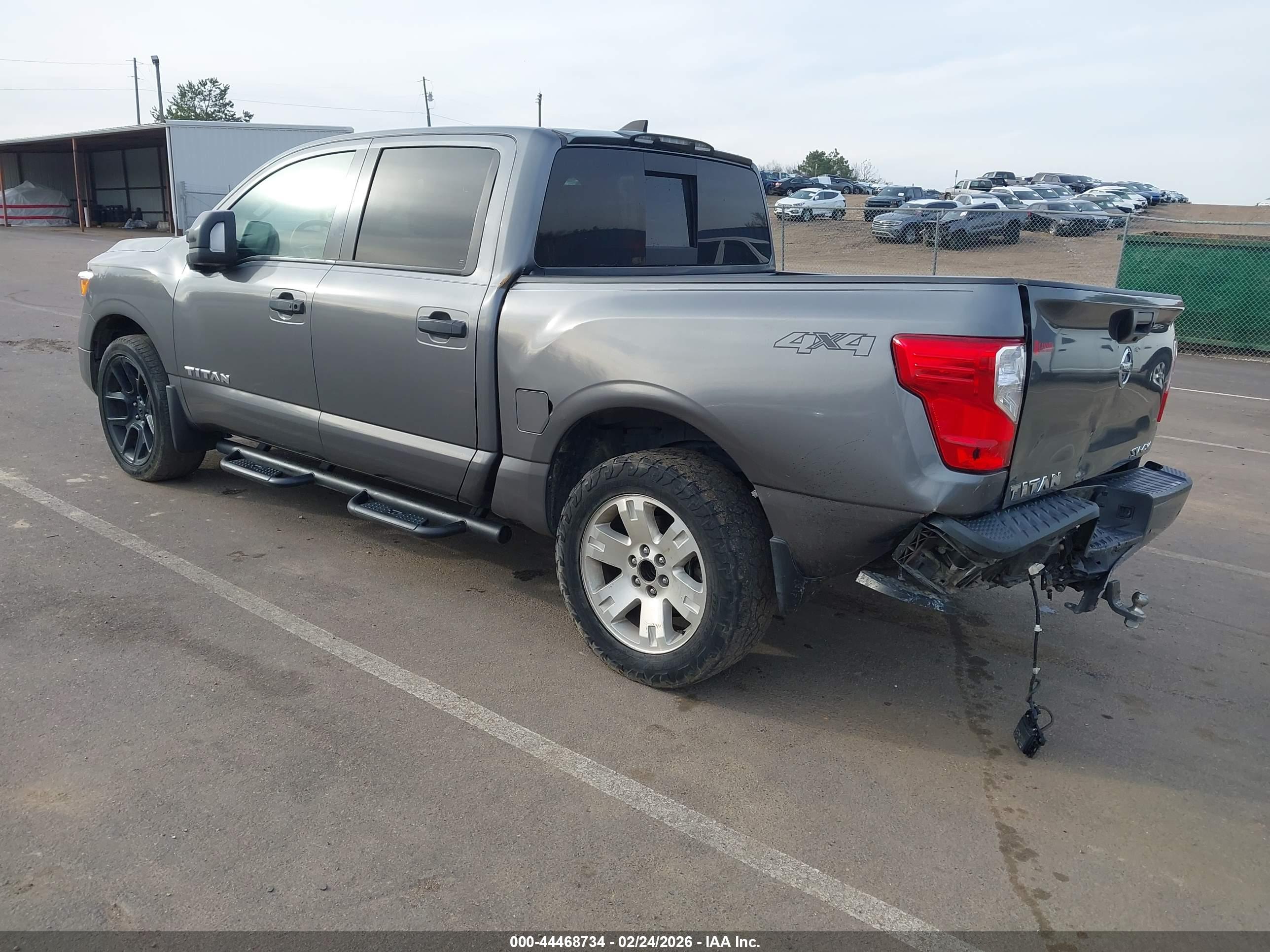 NISSAN TITAN image 3