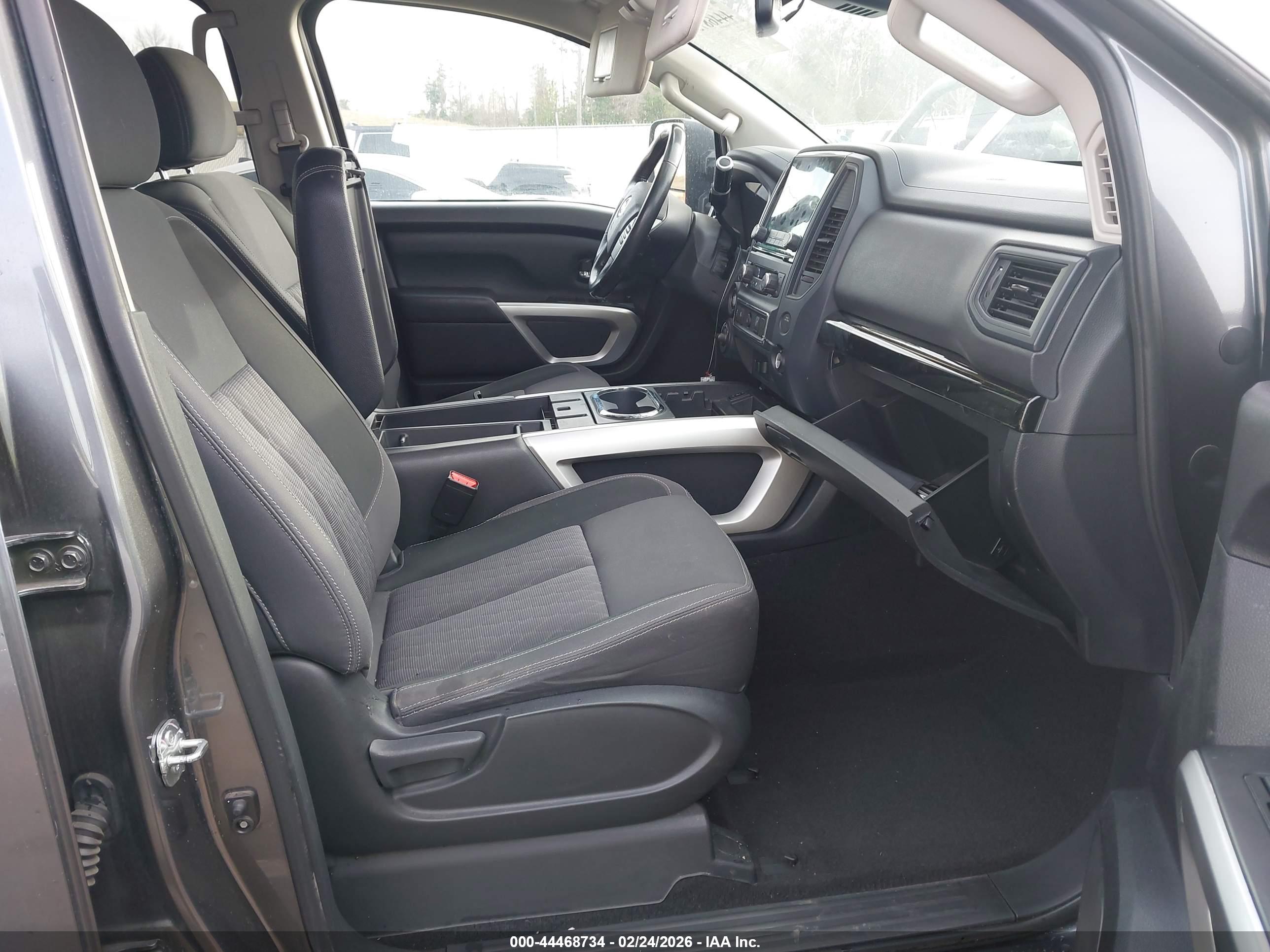 NISSAN TITAN image 5