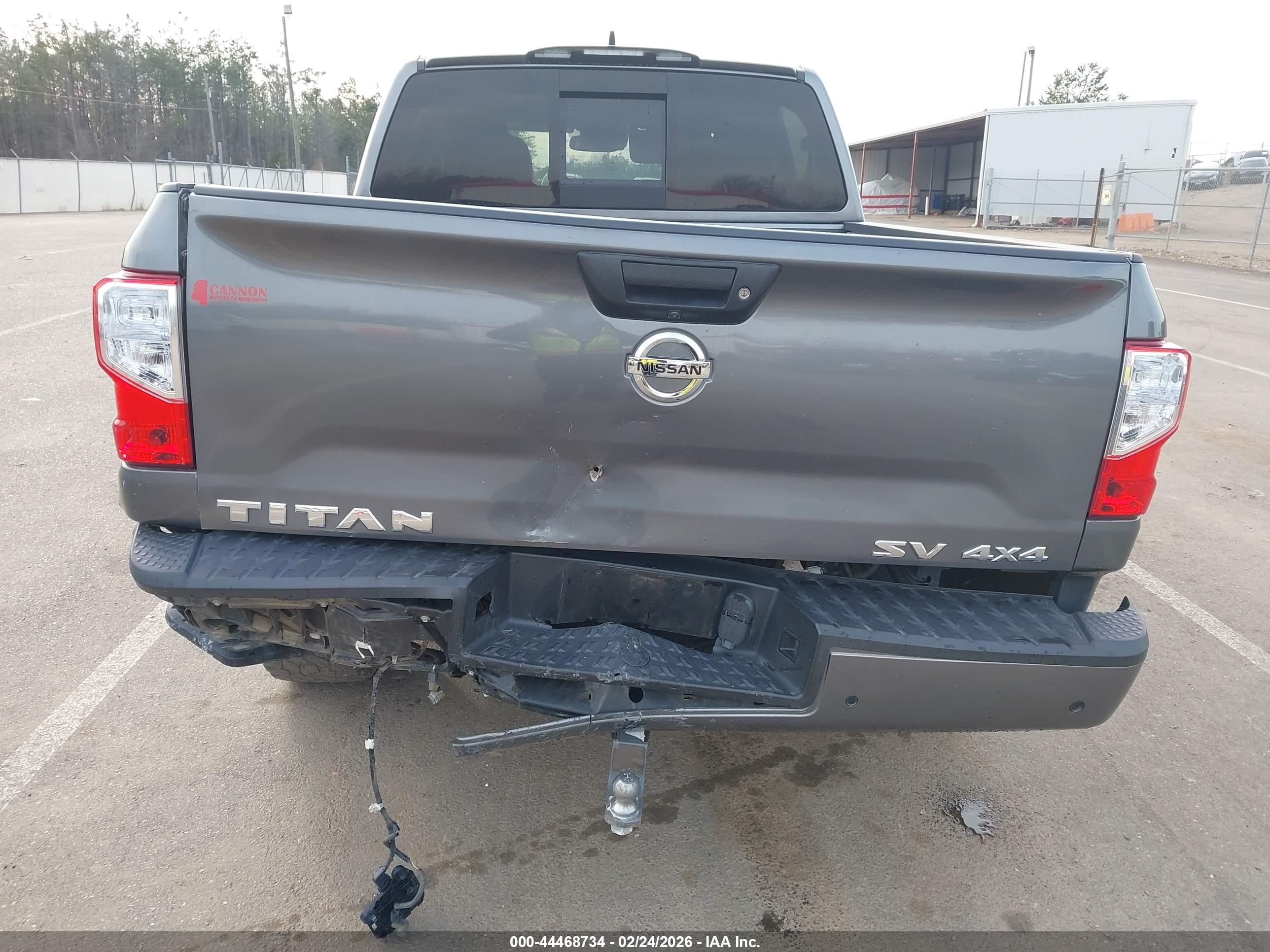 NISSAN TITAN image 6