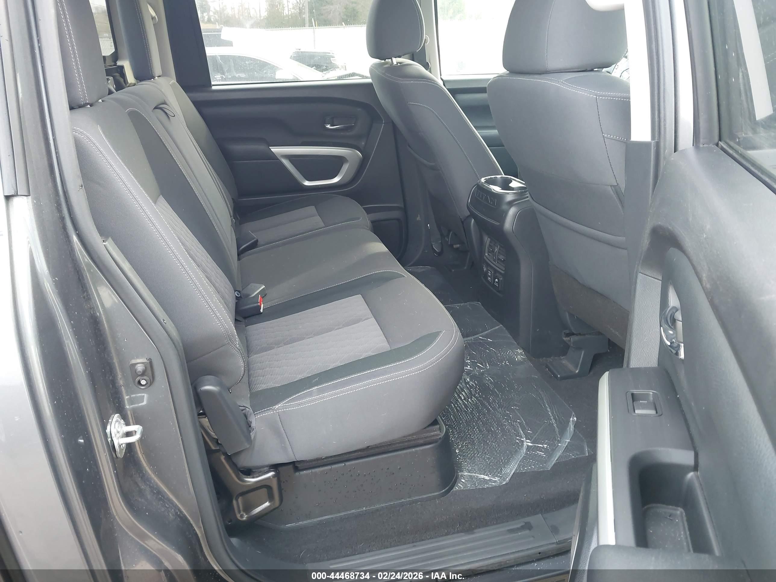 NISSAN TITAN image 8