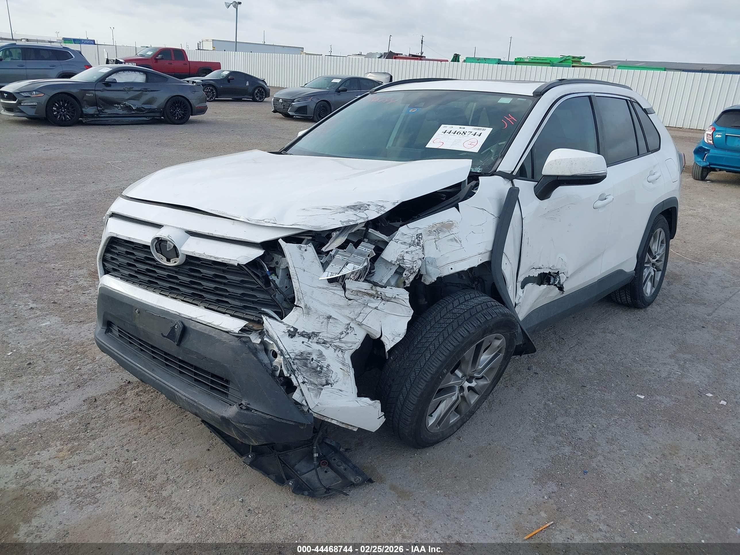 TOYOTA RAV4 image 2