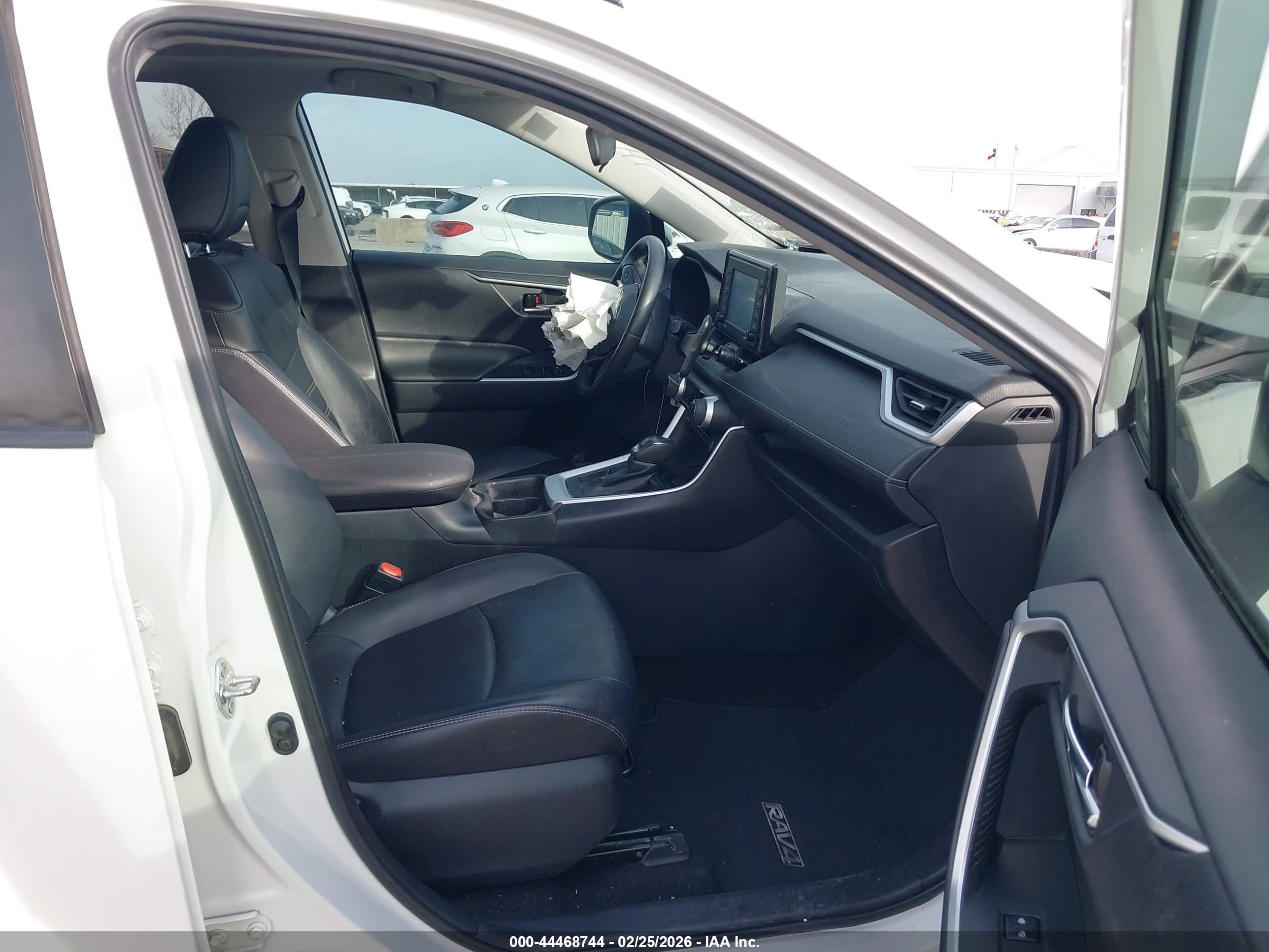 TOYOTA RAV4 image 5