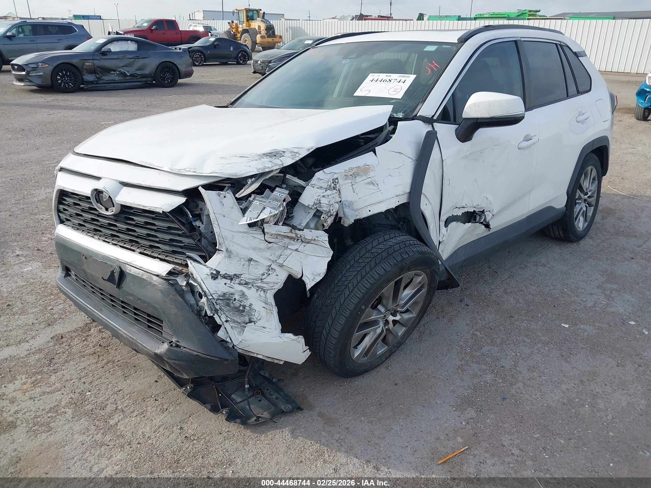 TOYOTA RAV4 image 6