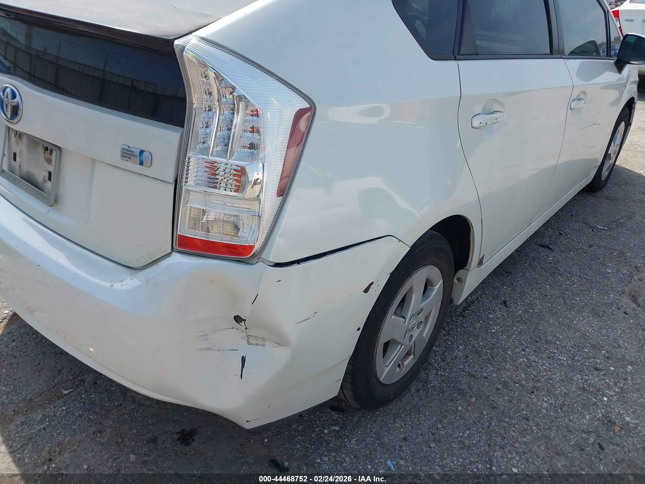 TOYOTA PRIUS image 6