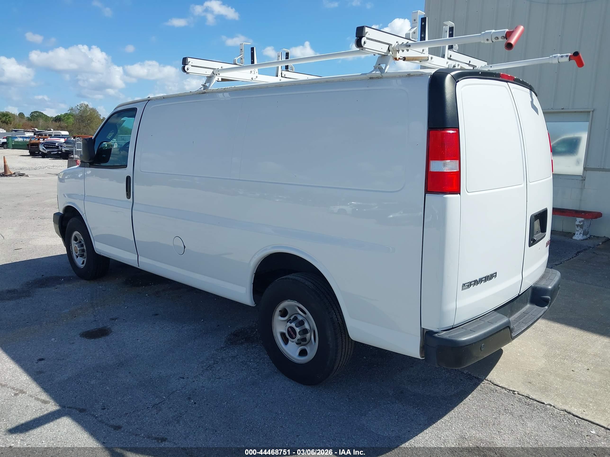 GMC SAVANA image 3