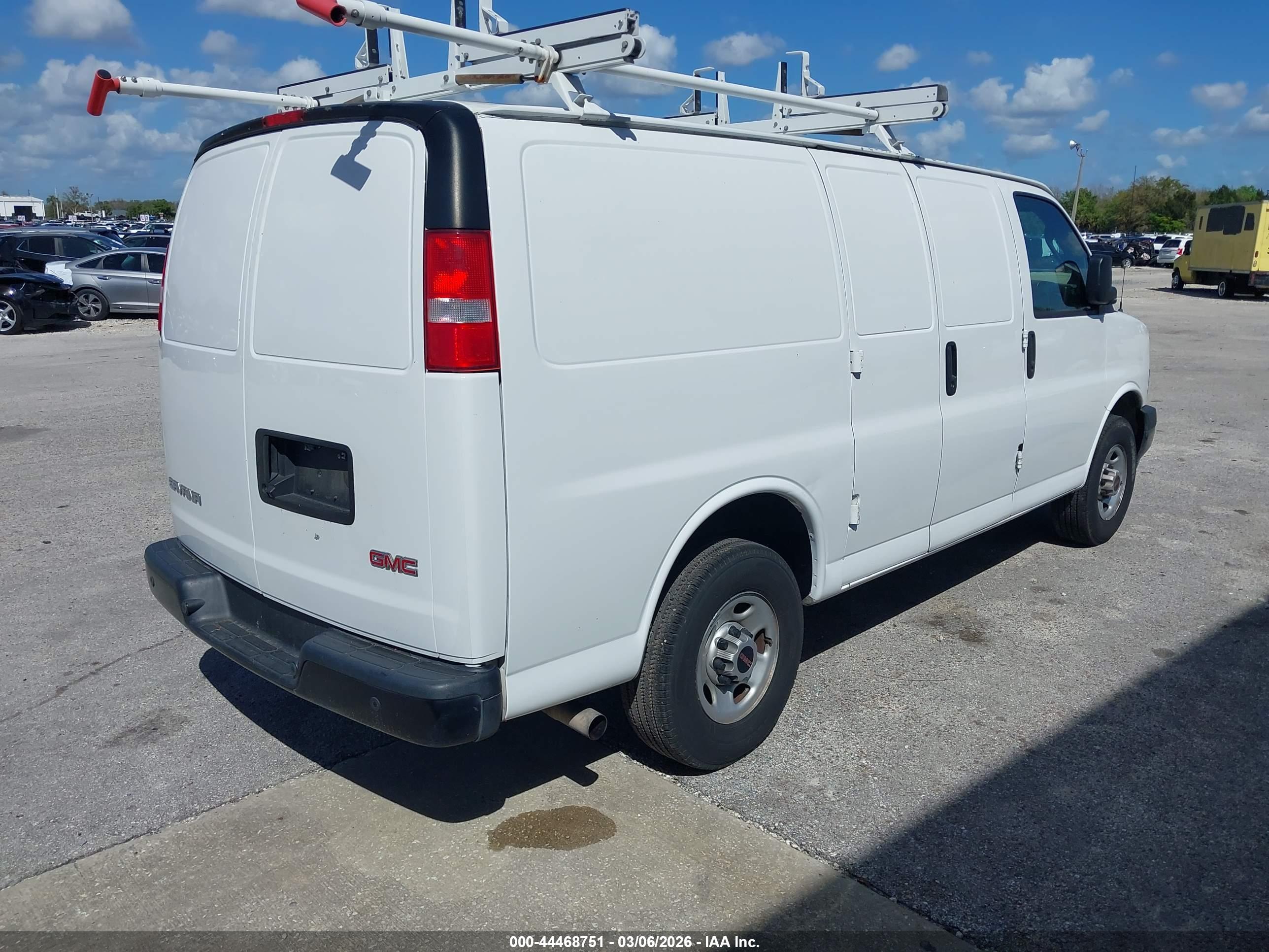 GMC SAVANA image 4
