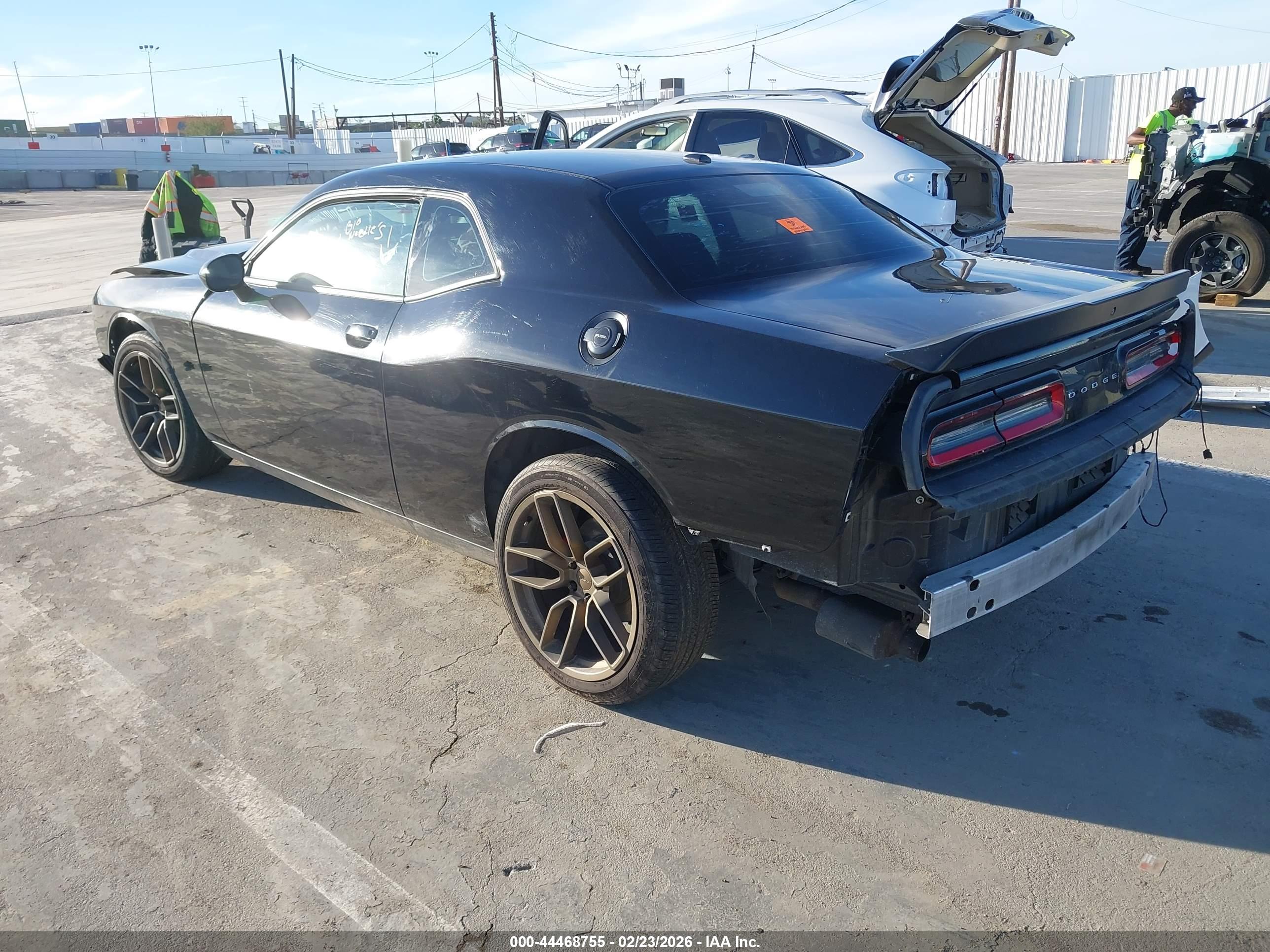 DODGE CHALLENGER image 3