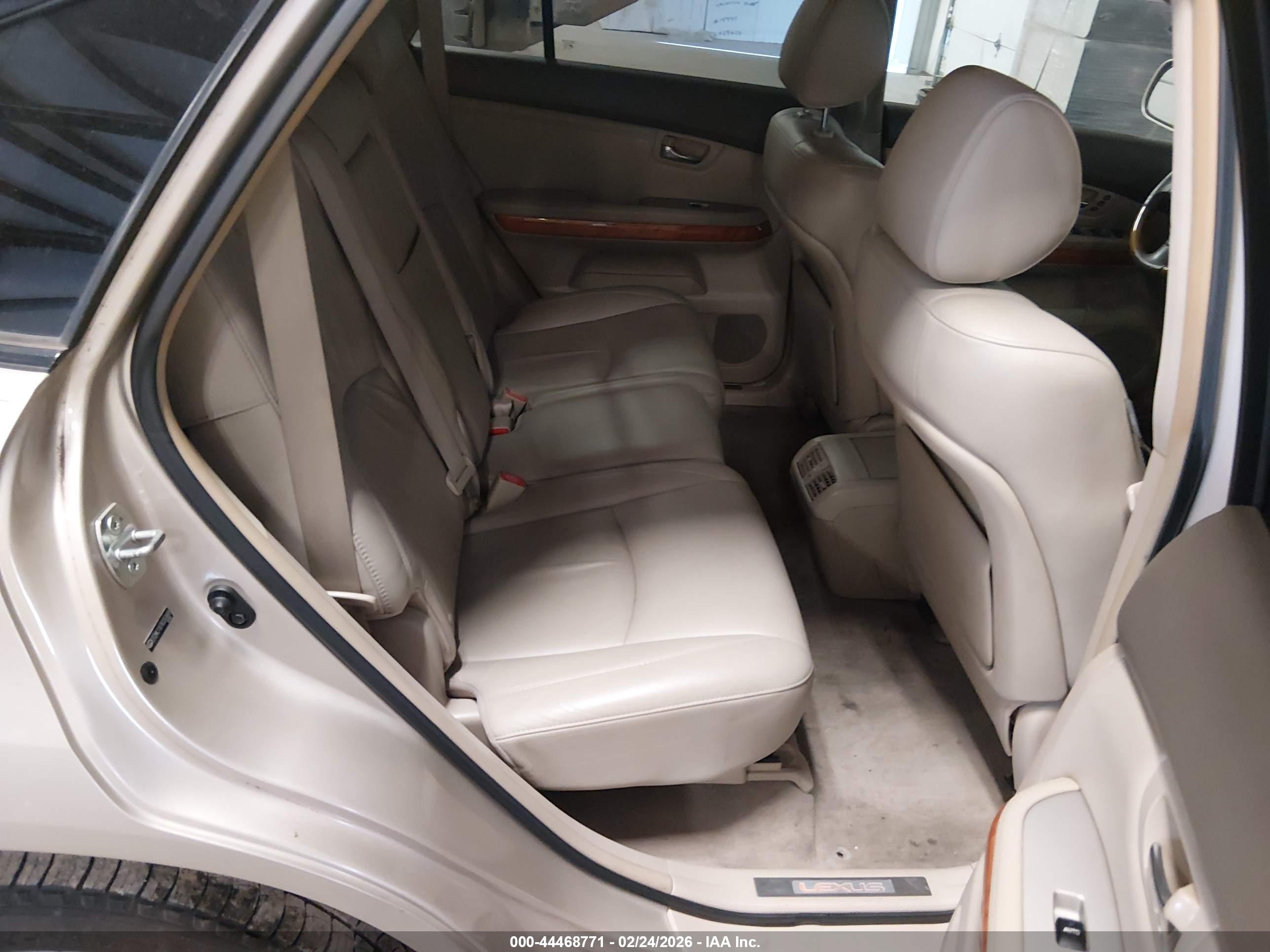 LEXUS RX image 8