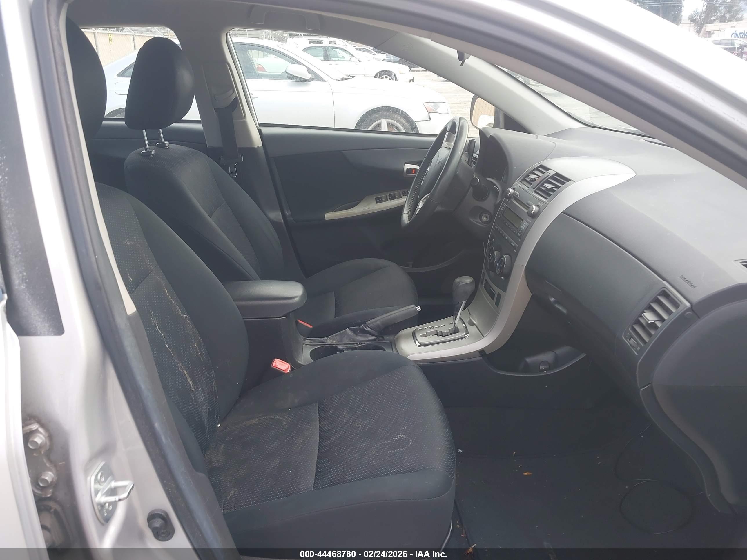 TOYOTA COROLLA image 5