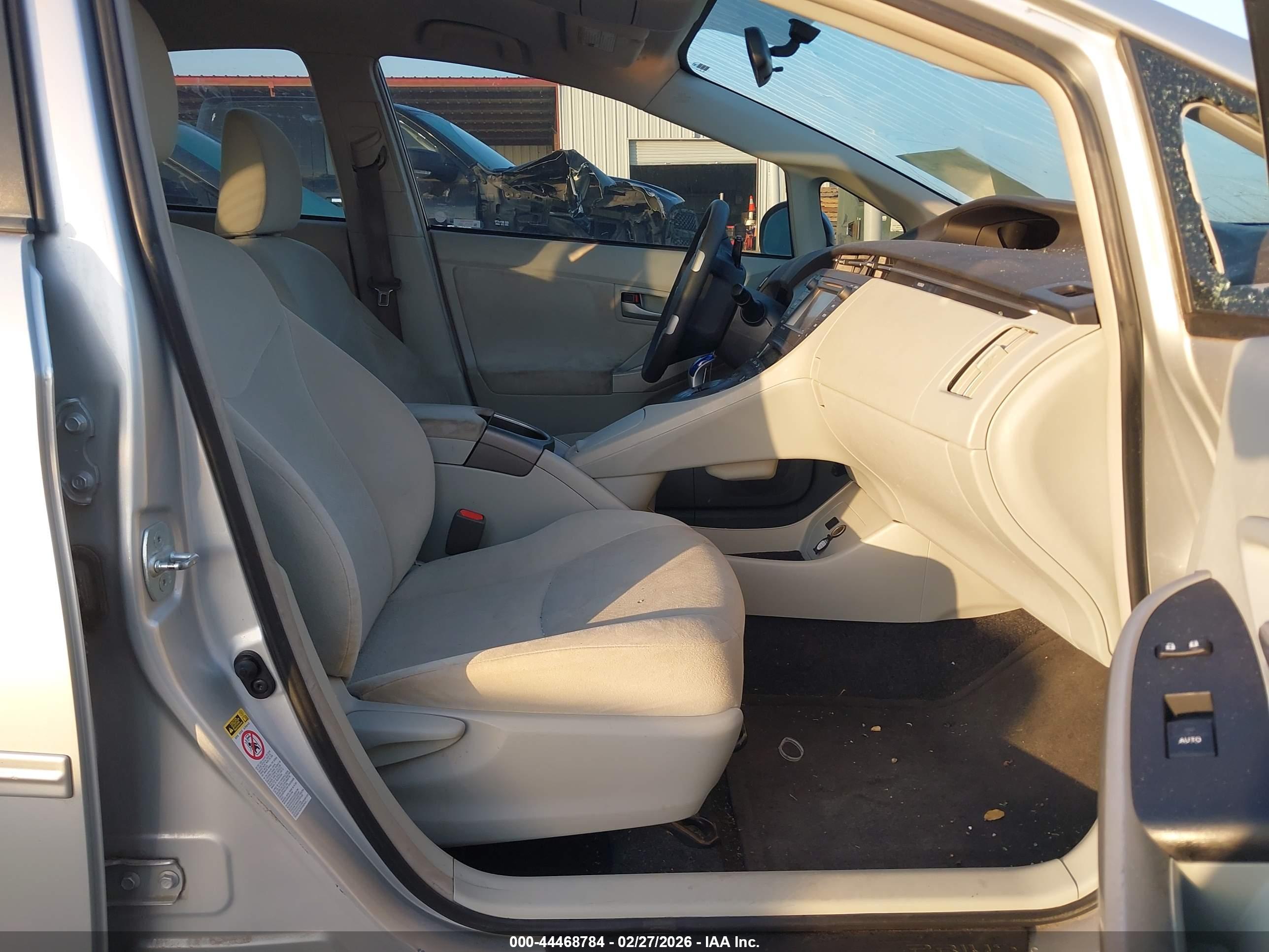 TOYOTA PRIUS image 5