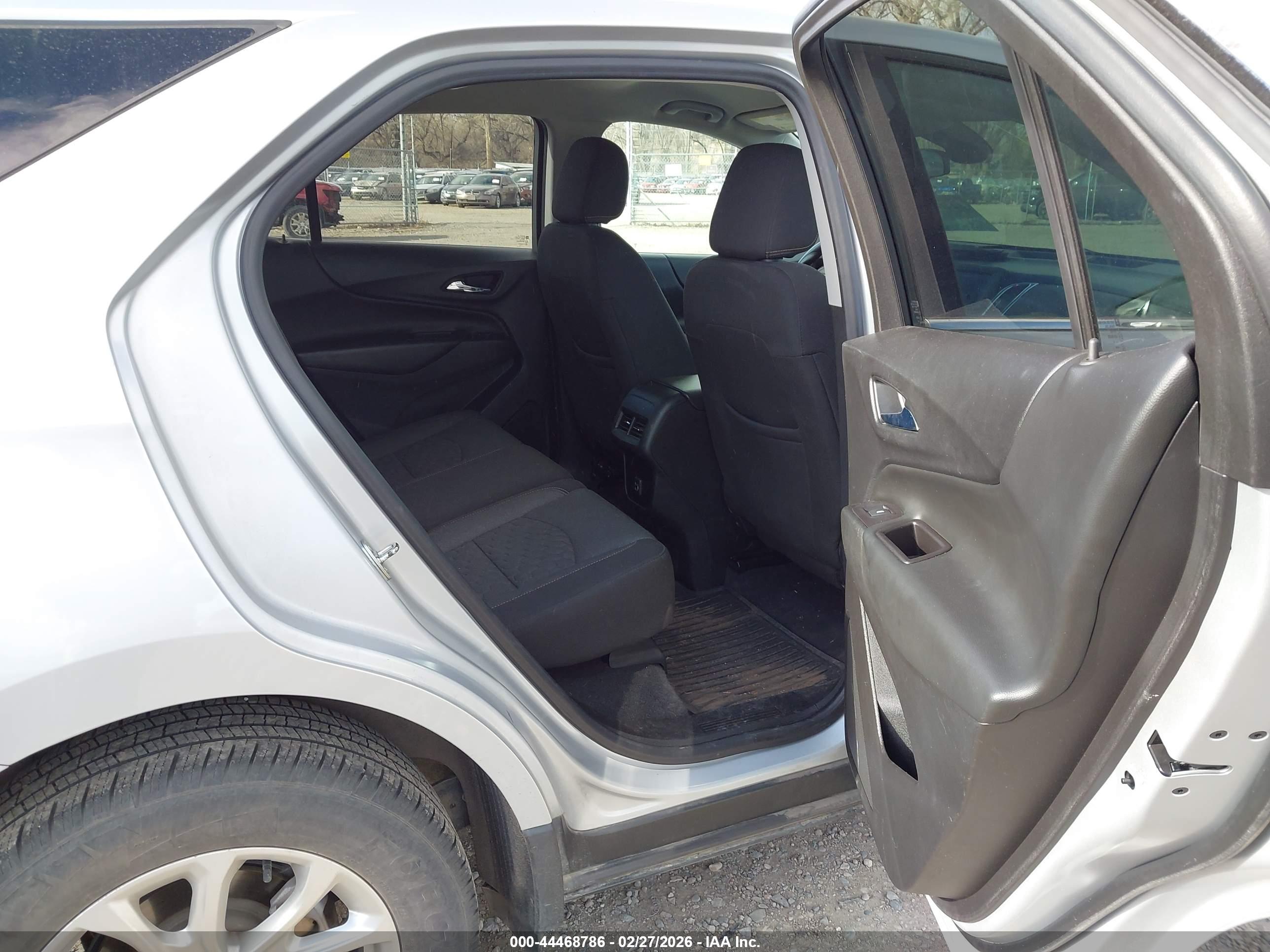 CHEVROLET EQUINOX image 8
