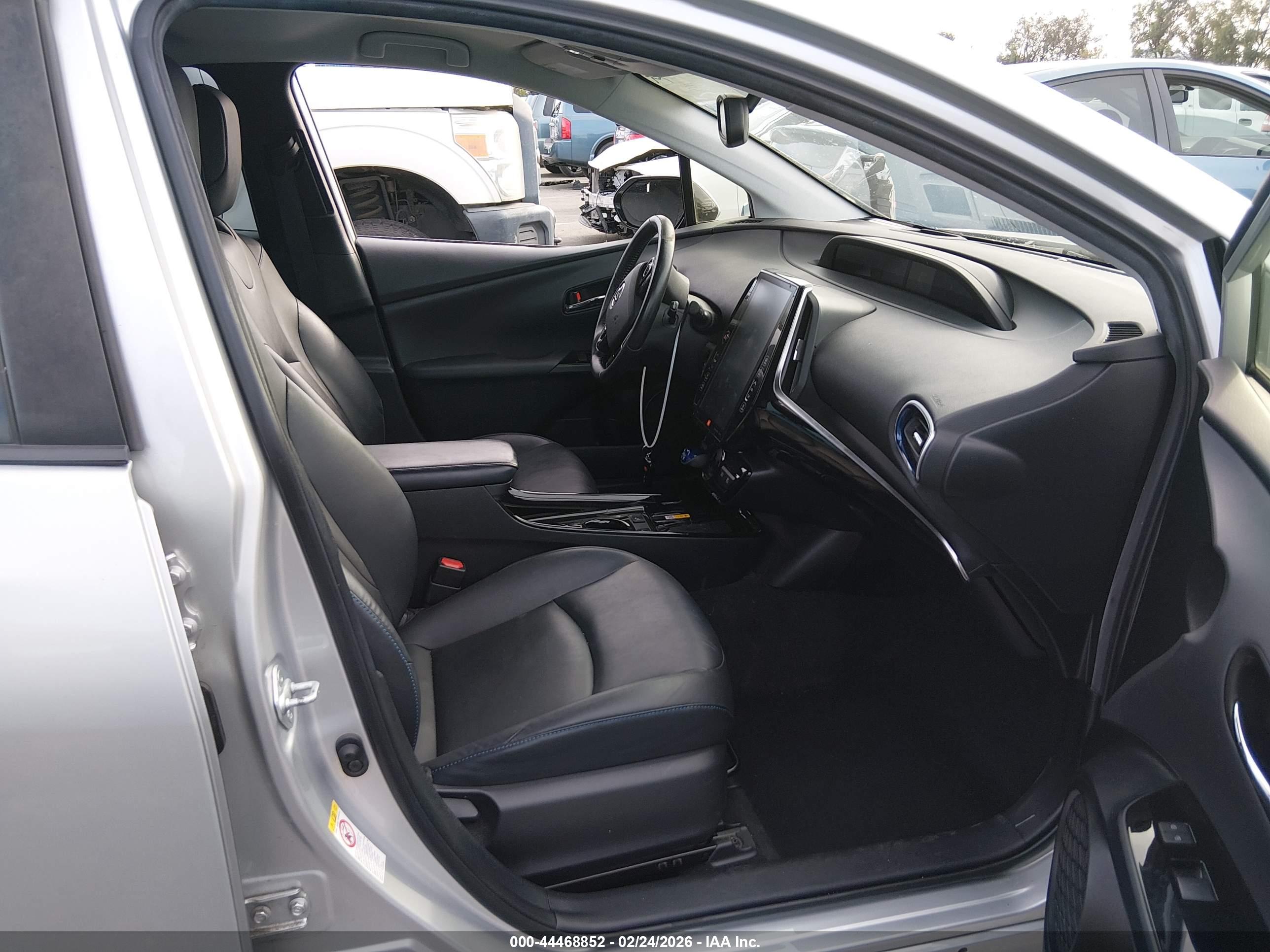 TOYOTA PRIUS image 5